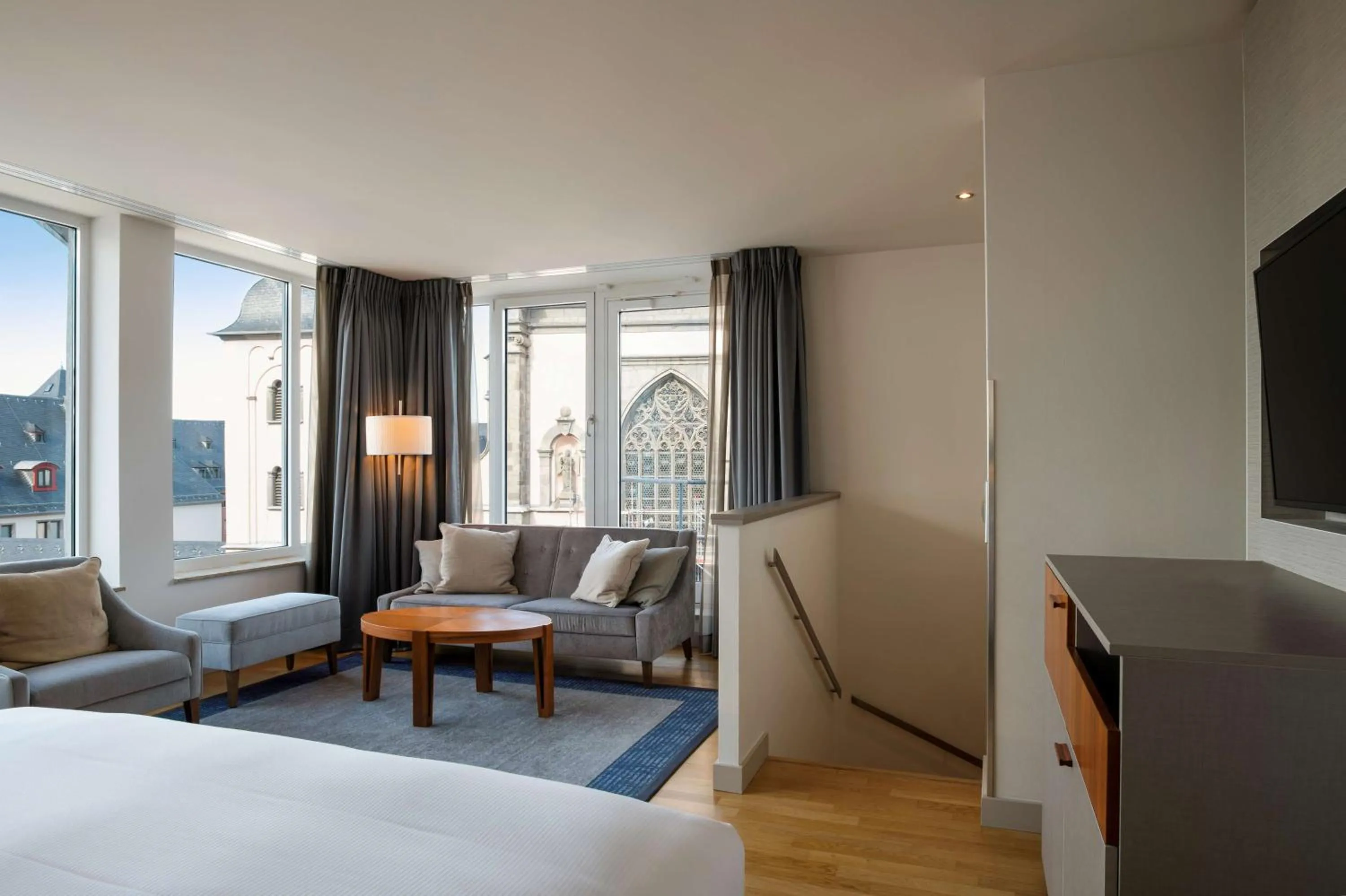 Living room, Bed in Hilton Cologne