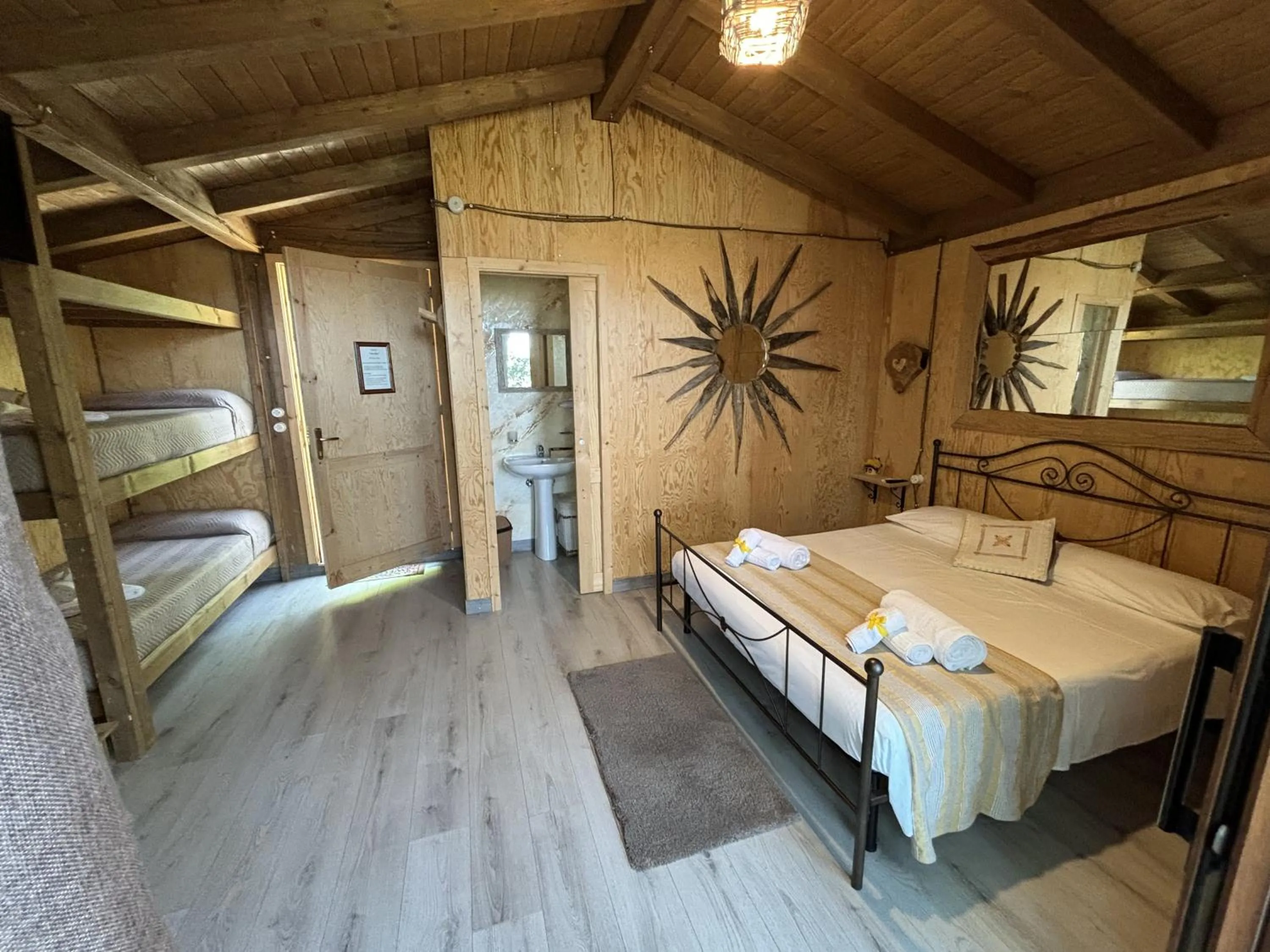 Bed in B & B Le Casette sull'albero di Villa Alba