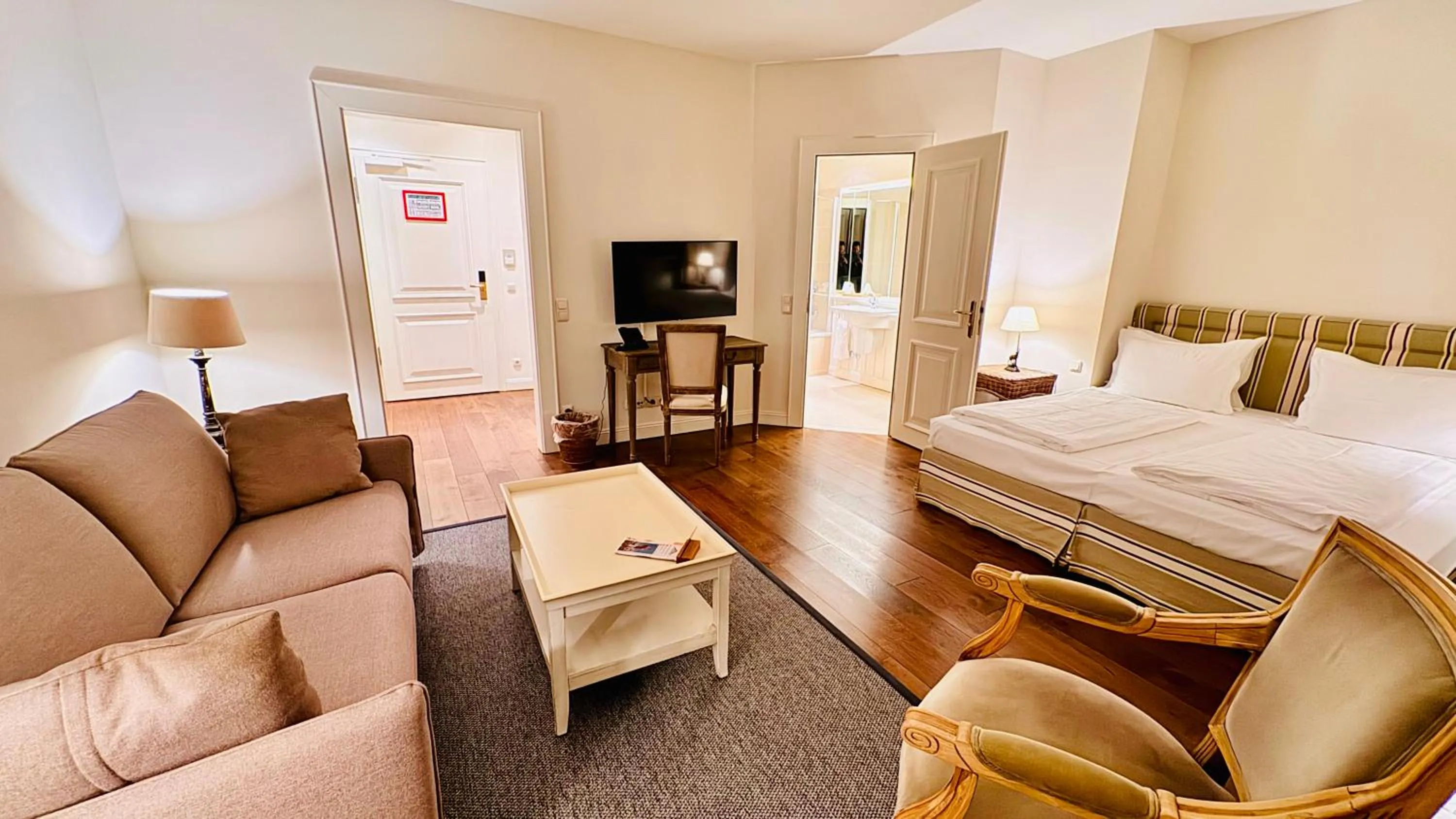 Photo of the whole room, Bed in Schloss Lüdersburg Golf & Spa