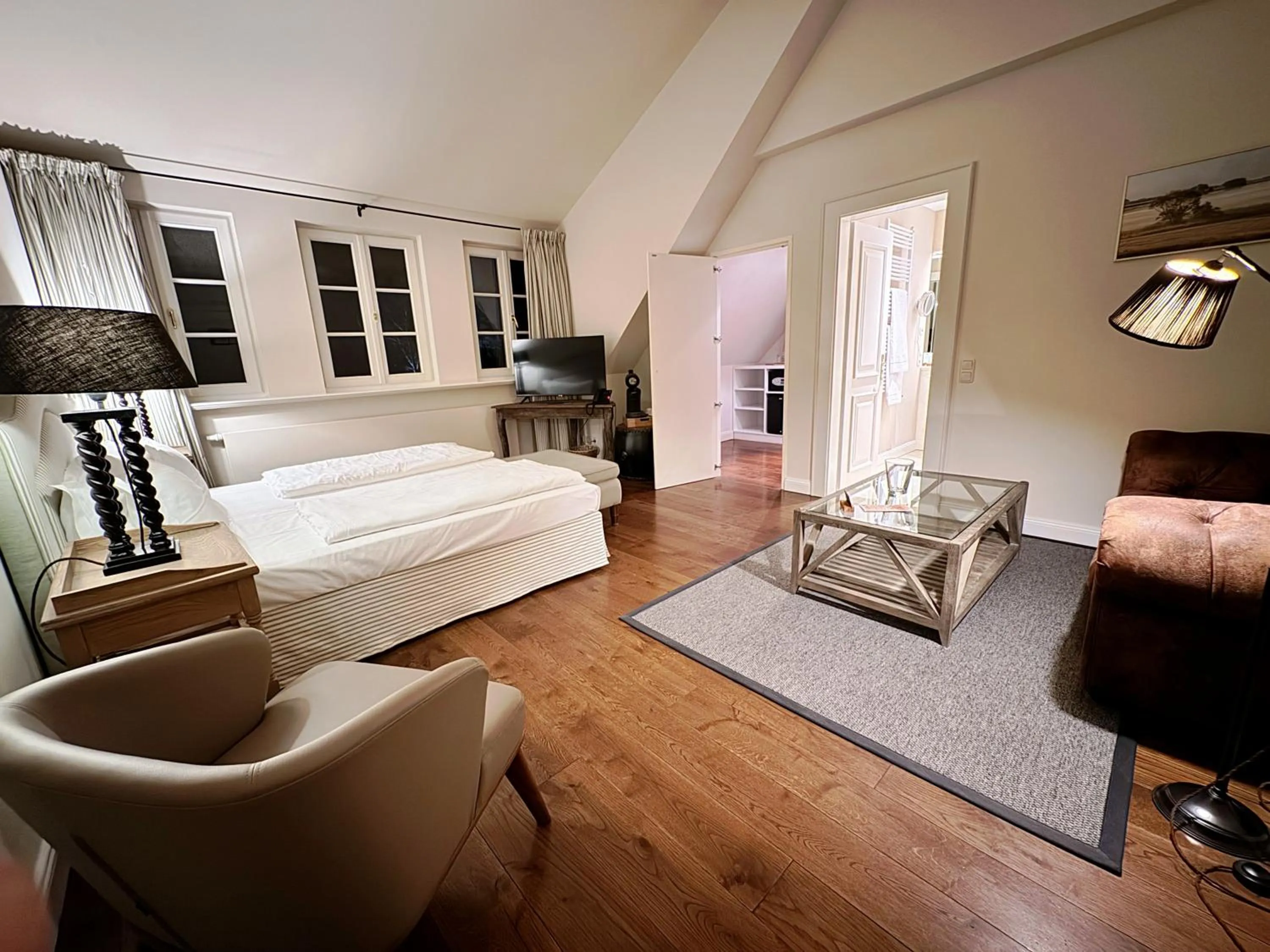 Photo of the whole room, Bed in Schloss Lüdersburg Golf & Spa