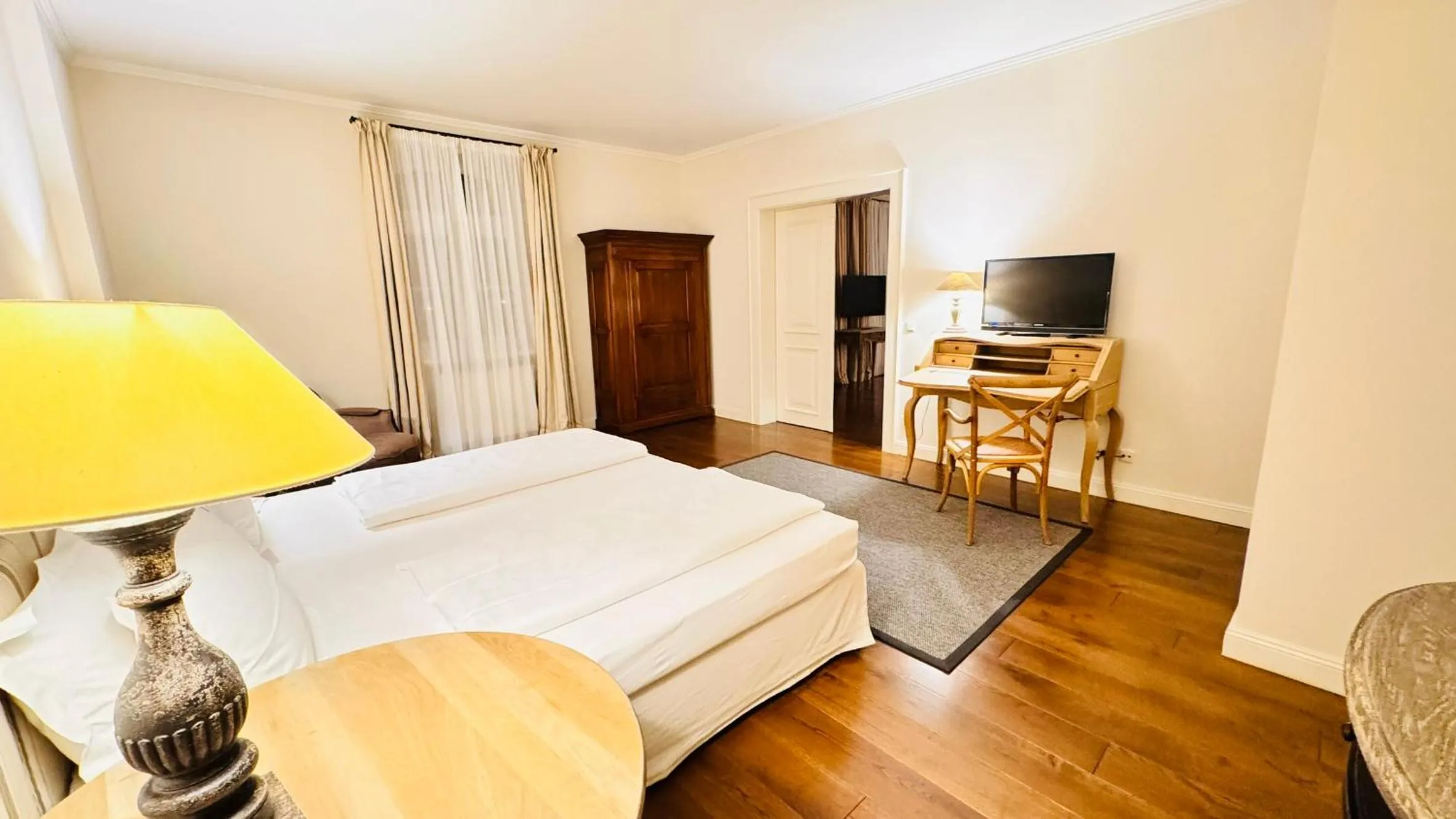 Bedroom, Bed in Schloss Lüdersburg Golf & Spa