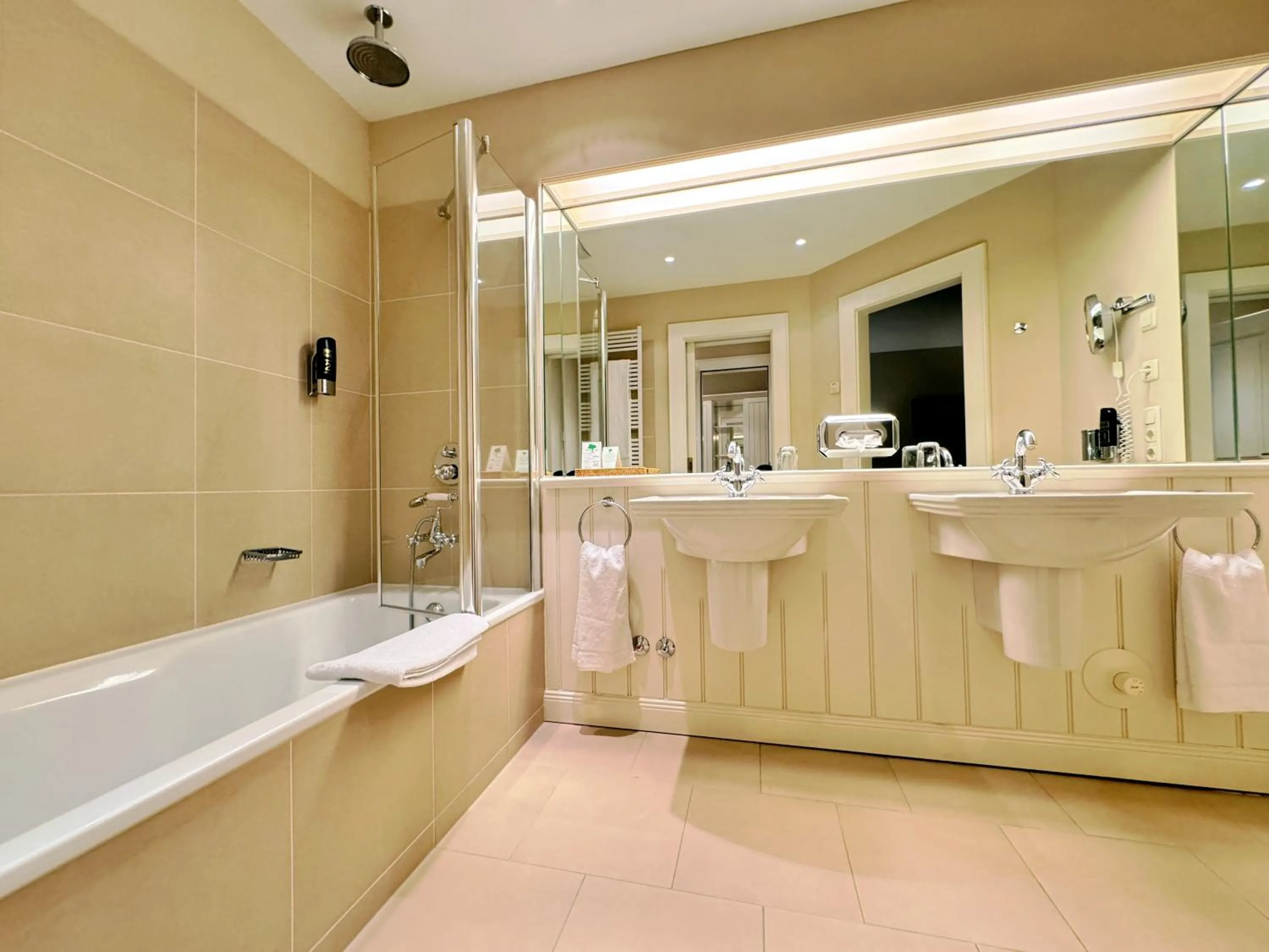 Shower in Schloss Lüdersburg Golf & Spa