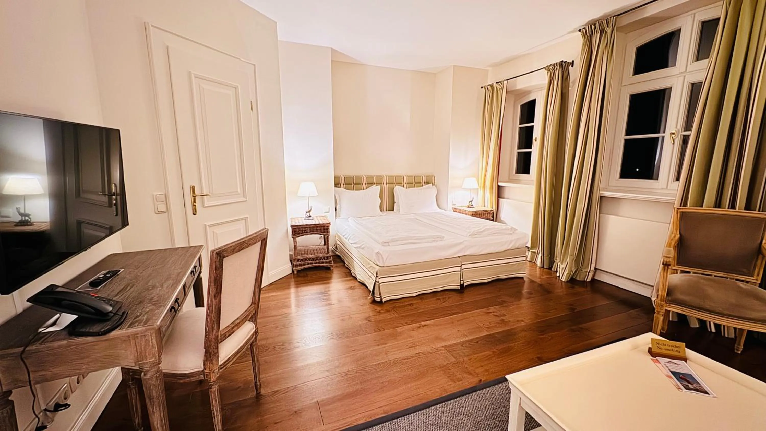 Photo of the whole room, Bed in Schloss Lüdersburg Golf & Spa