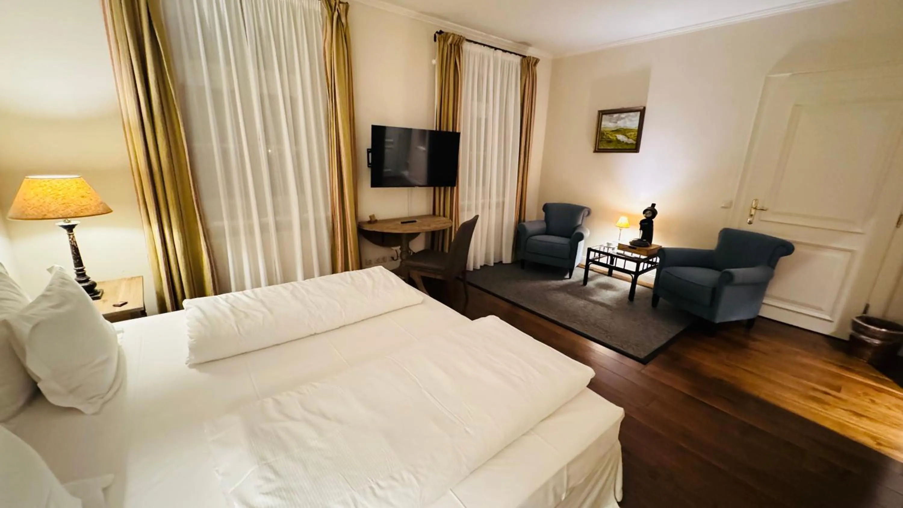 Photo of the whole room, Bed in Schloss Lüdersburg Golf & Spa