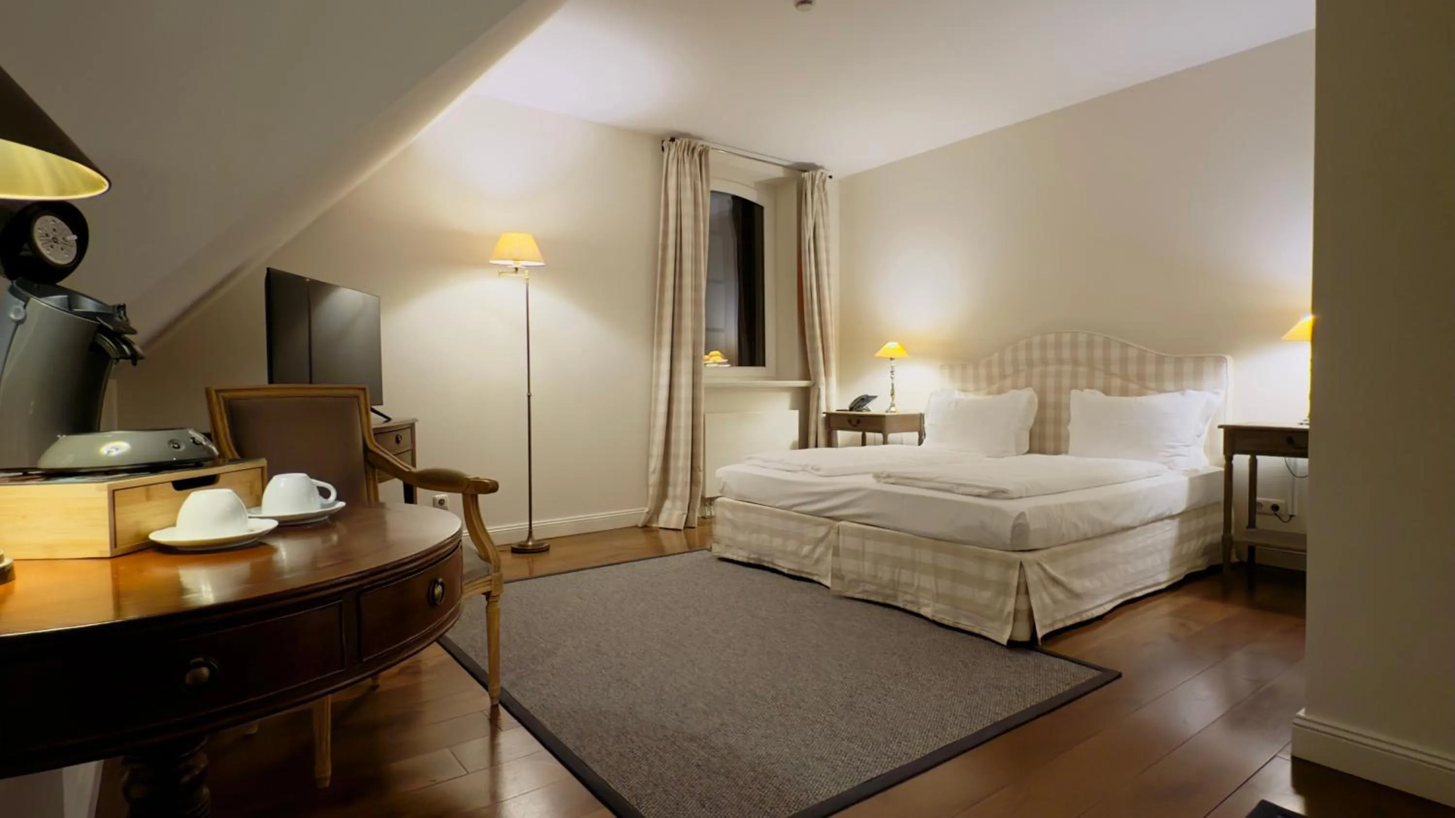 Photo of the whole room, Bed in Schloss Lüdersburg Golf & Spa