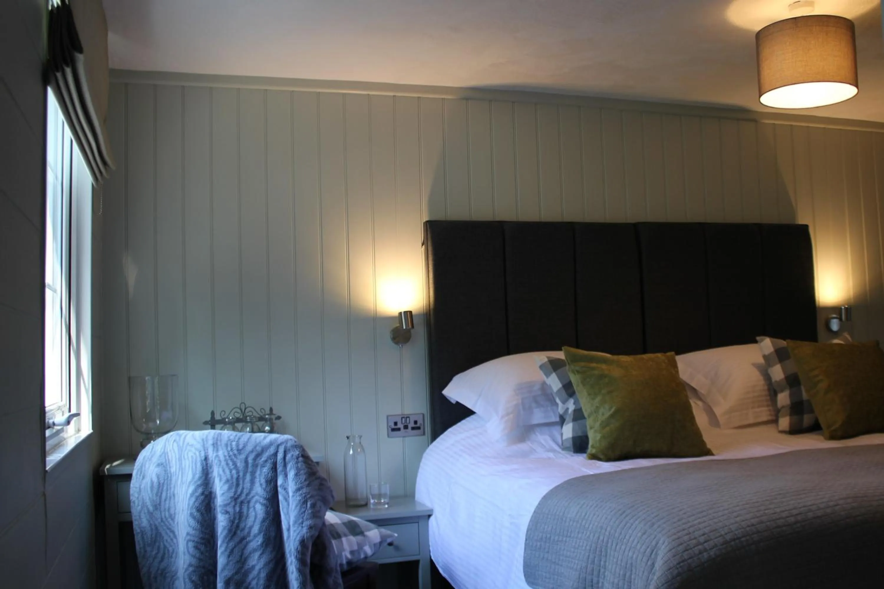 Bedroom, Bed in The Five Pilchards Inn