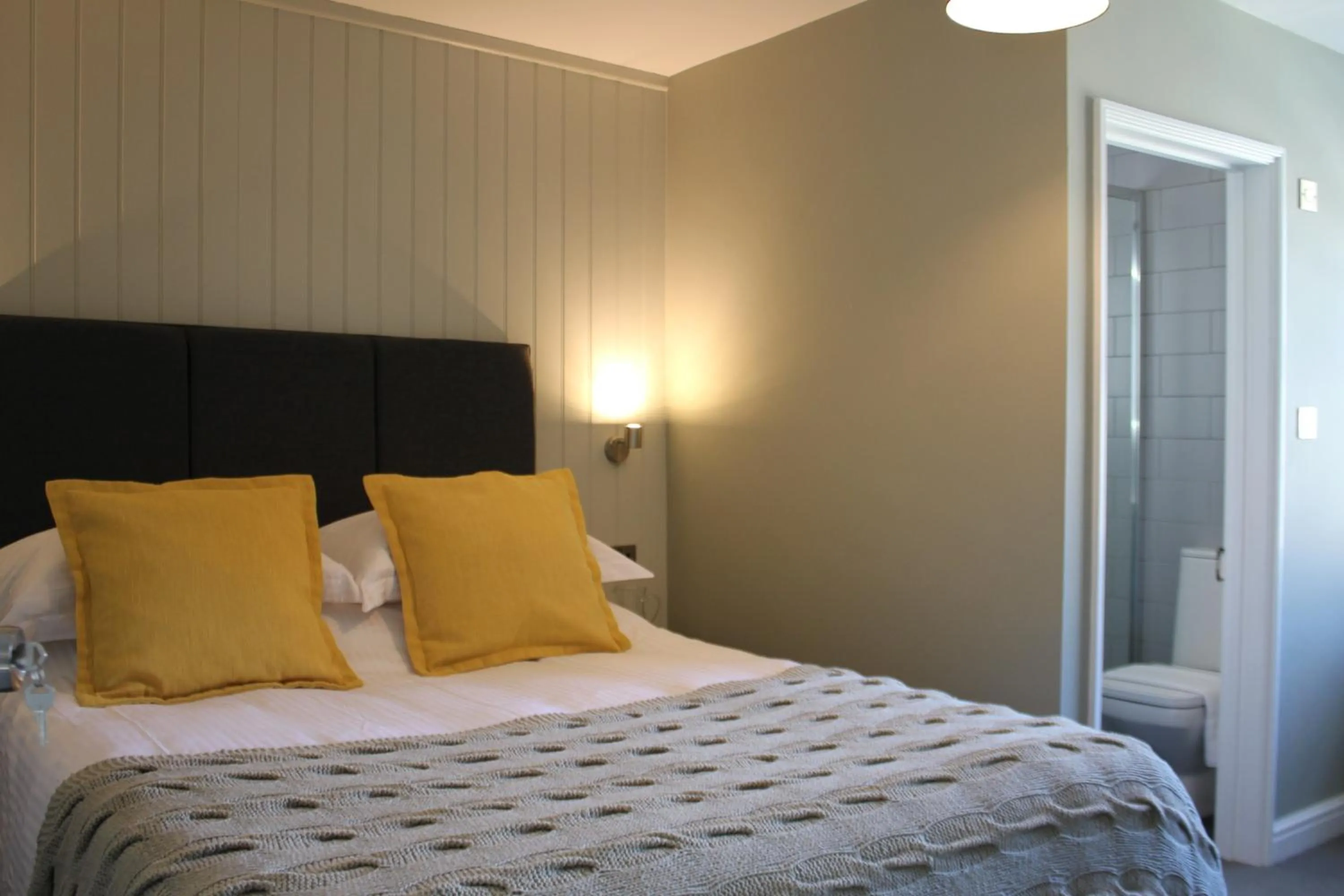 Bedroom, Bed in The Five Pilchards Inn