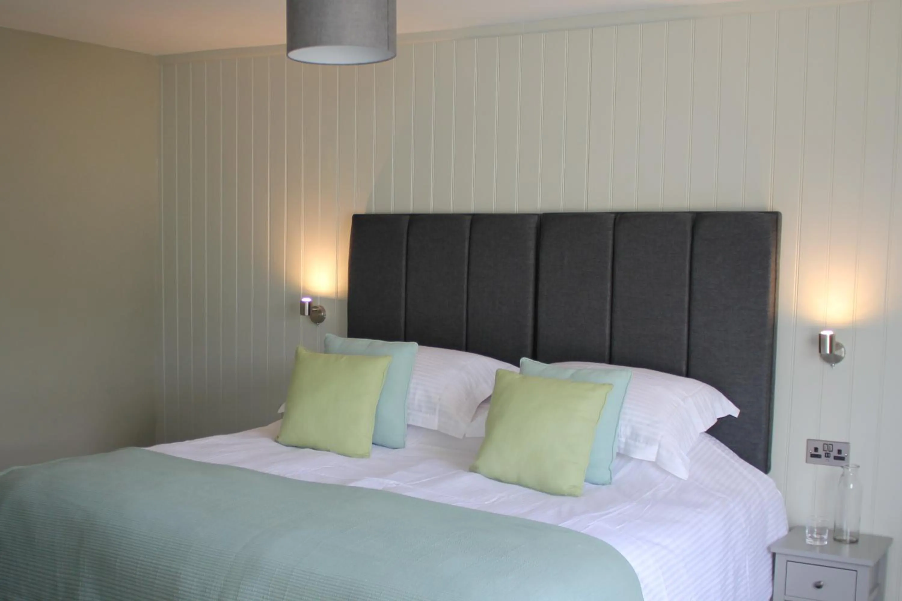 Bedroom, Bed in The Five Pilchards Inn