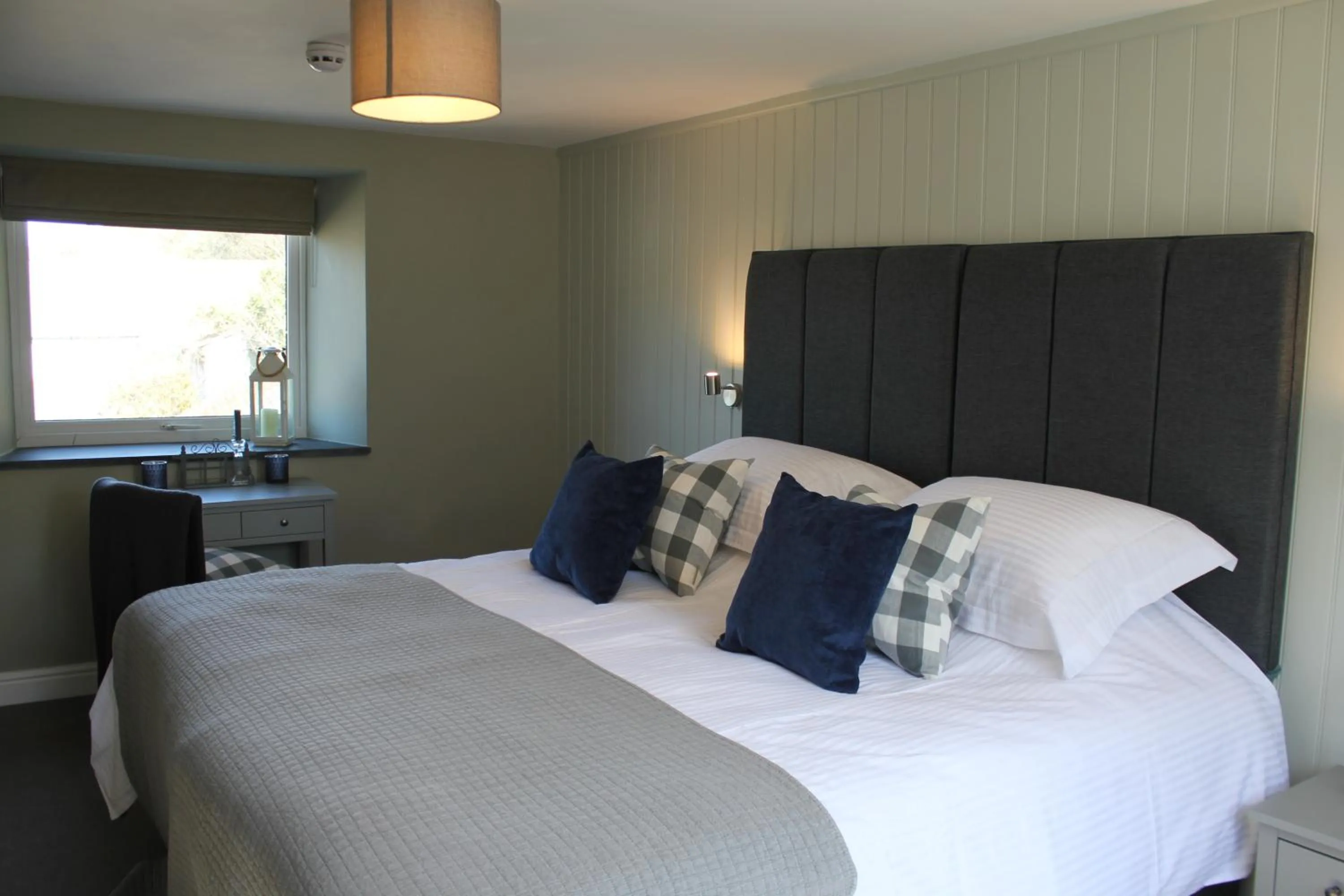 Bedroom, Bed in The Five Pilchards Inn