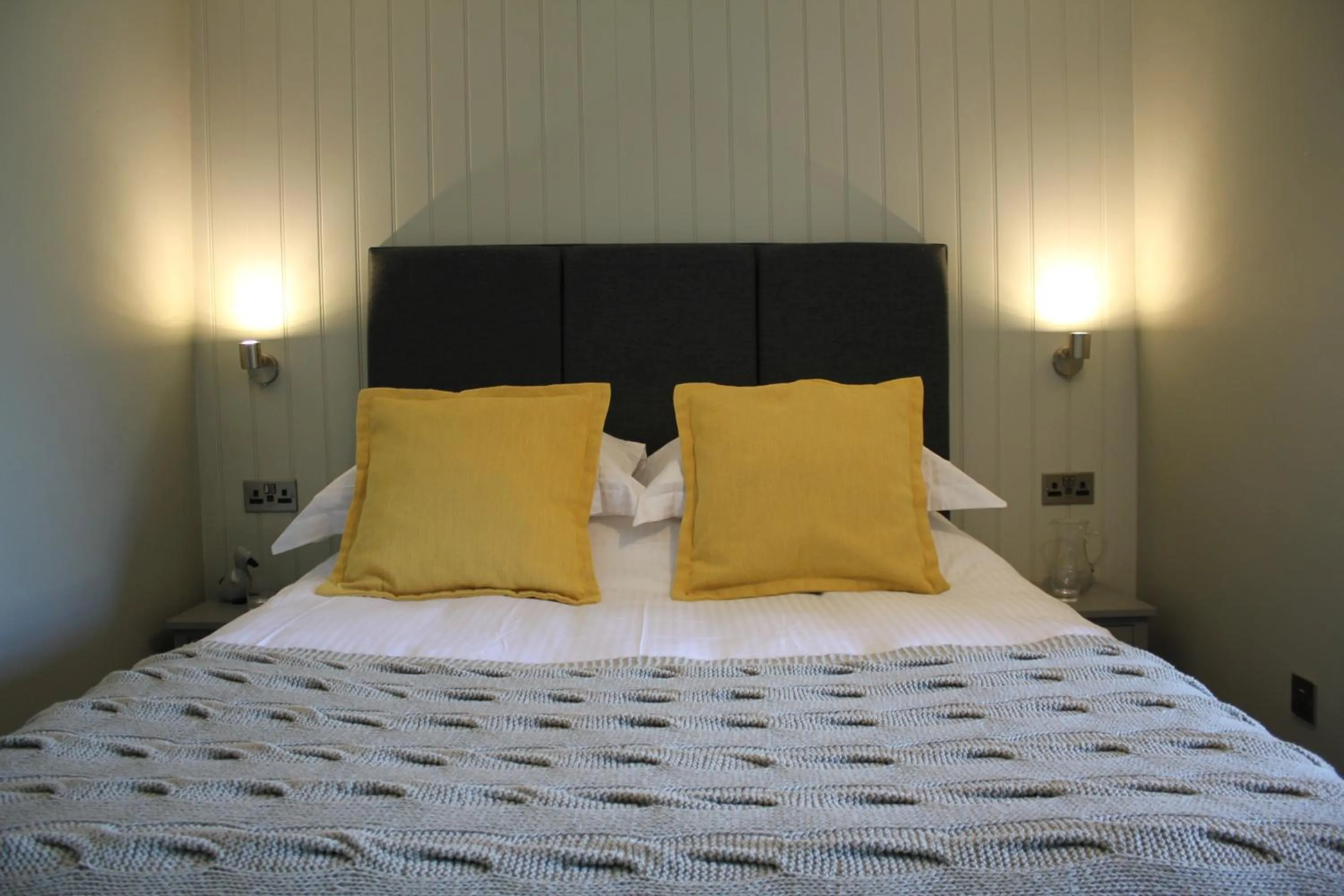 Bedroom, Bed in The Five Pilchards Inn