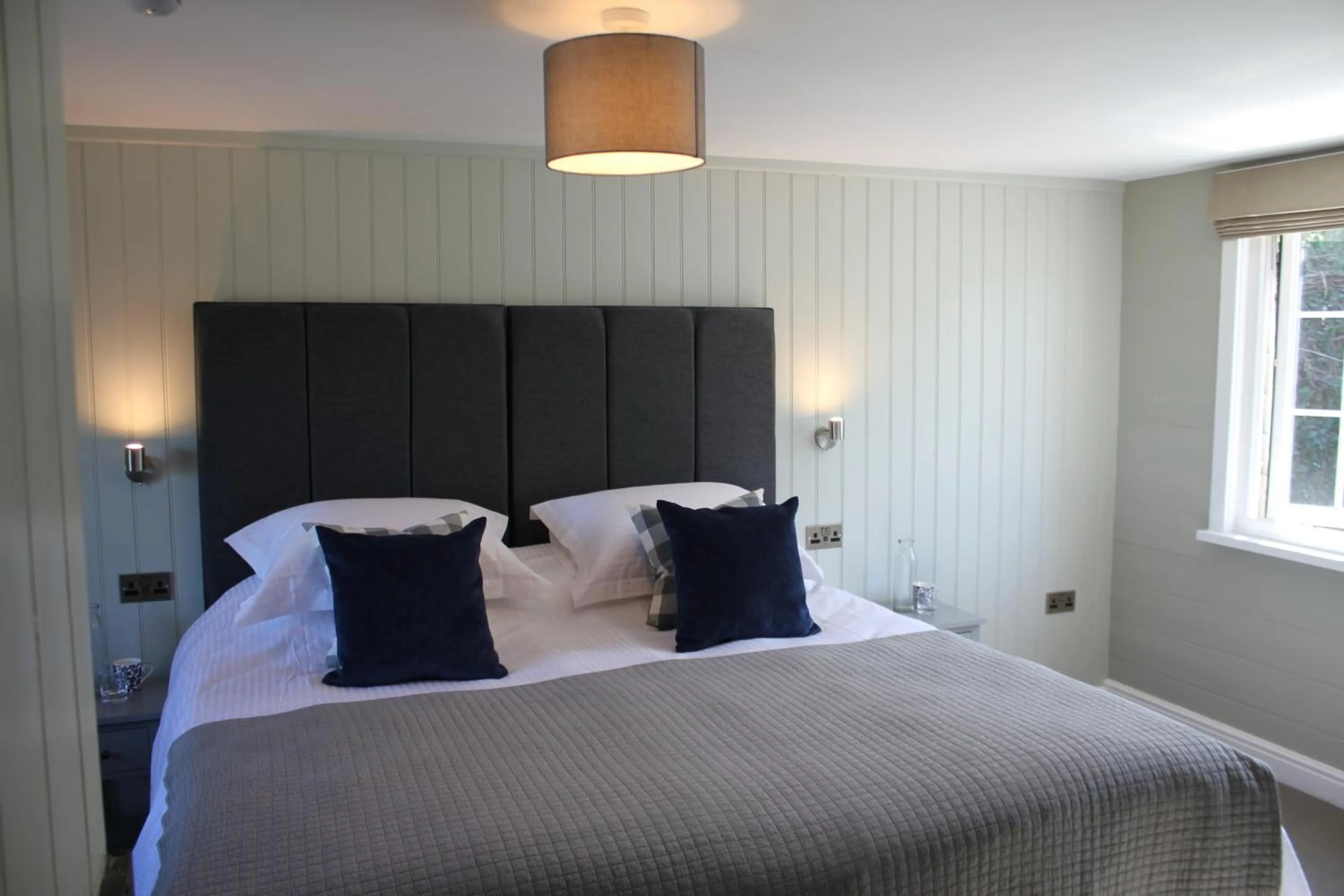 Bedroom, Bed in The Five Pilchards Inn