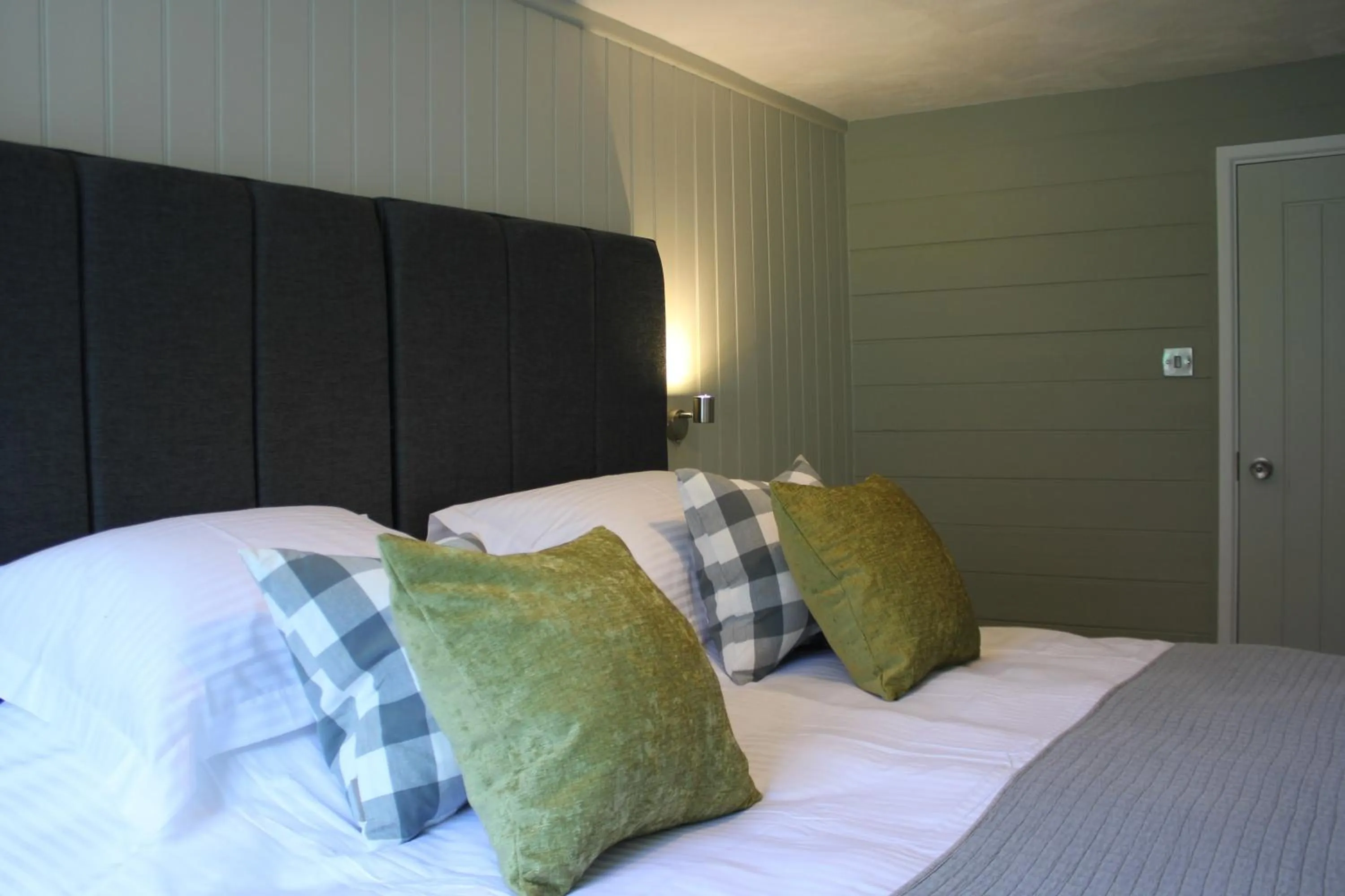Bedroom, Bed in The Five Pilchards Inn