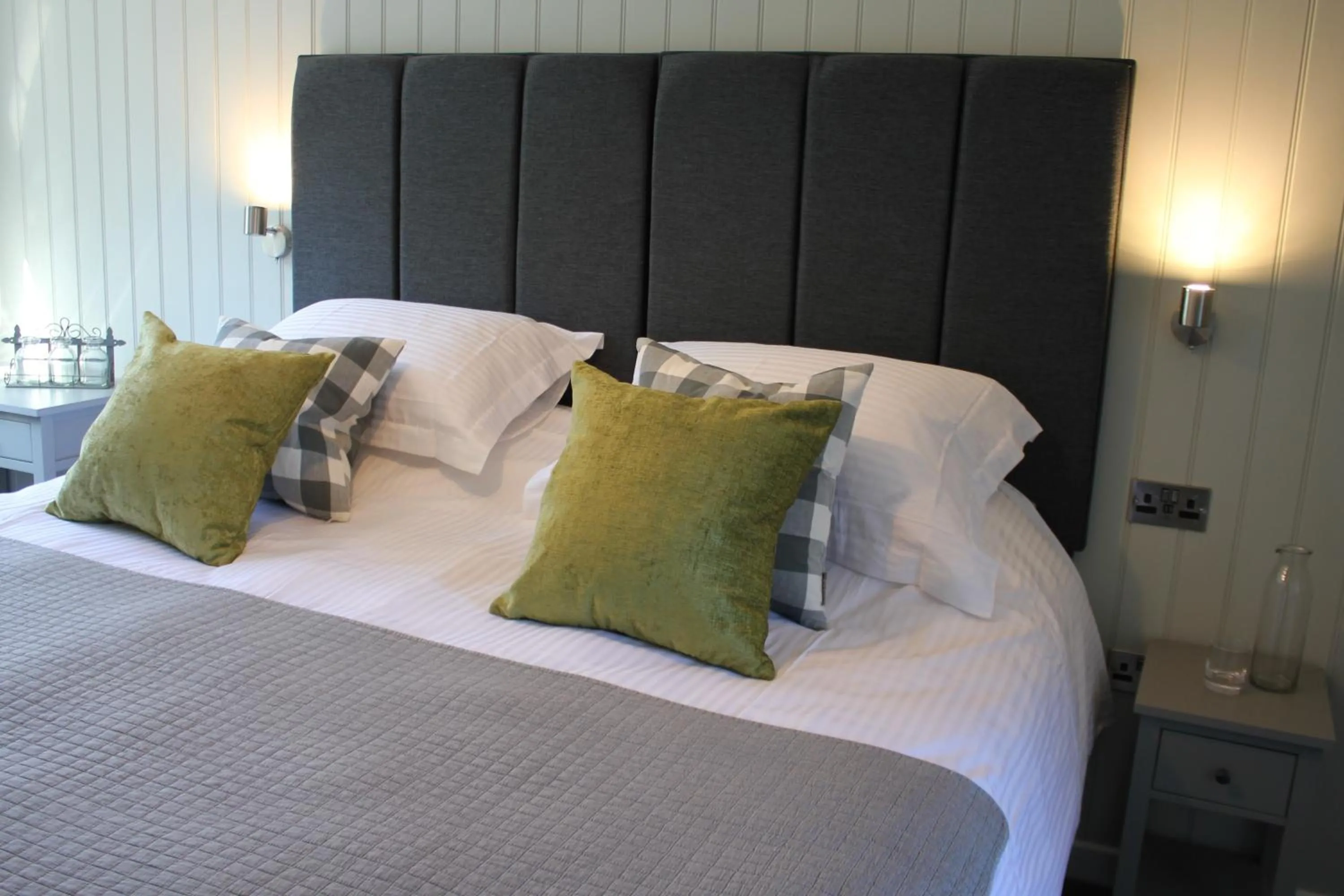 Bedroom, Bed in The Five Pilchards Inn