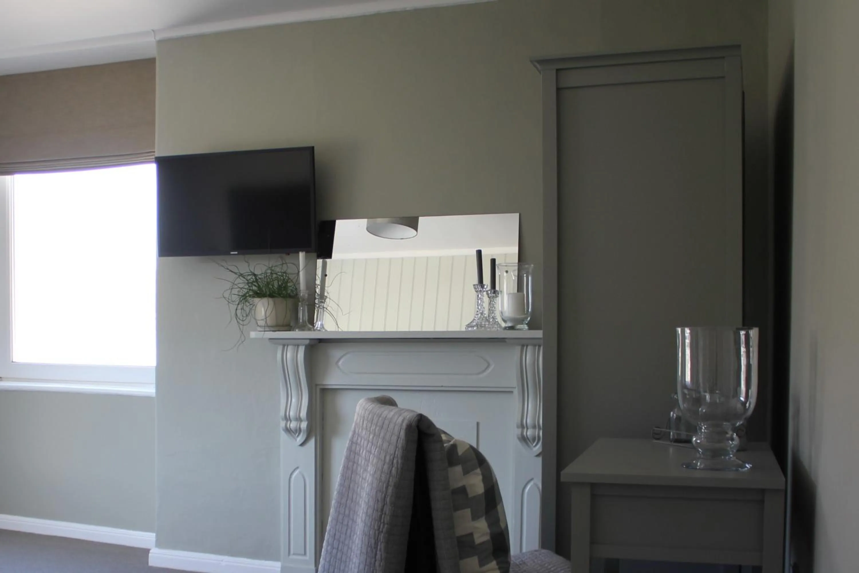 Bedroom in The Five Pilchards Inn