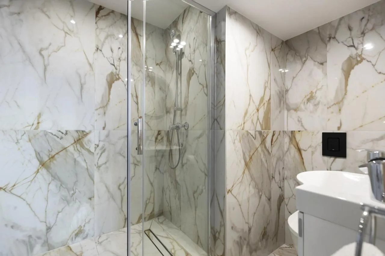 Shower in Panorama- the View of Gdańsk by Elite Apartments