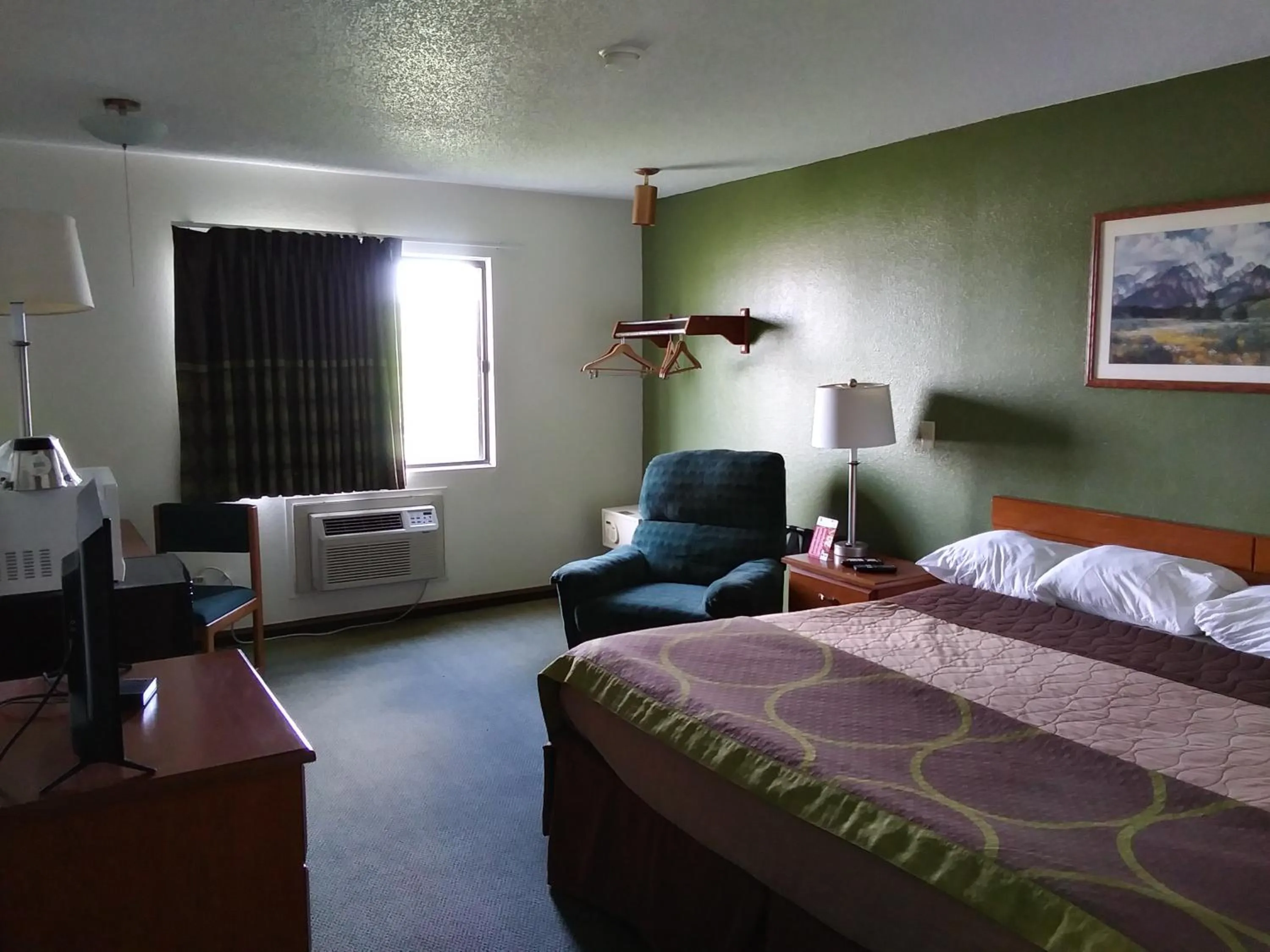 Amerihost Inn & Suites