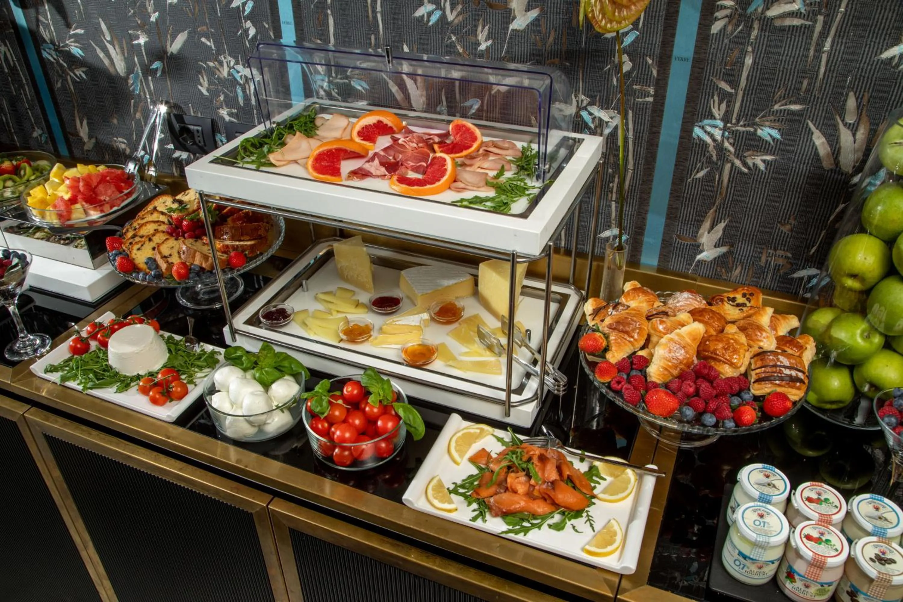 Breakfast in The Inn at the Spanish Steps Luxury Collection - Mario De' Fiori Suite