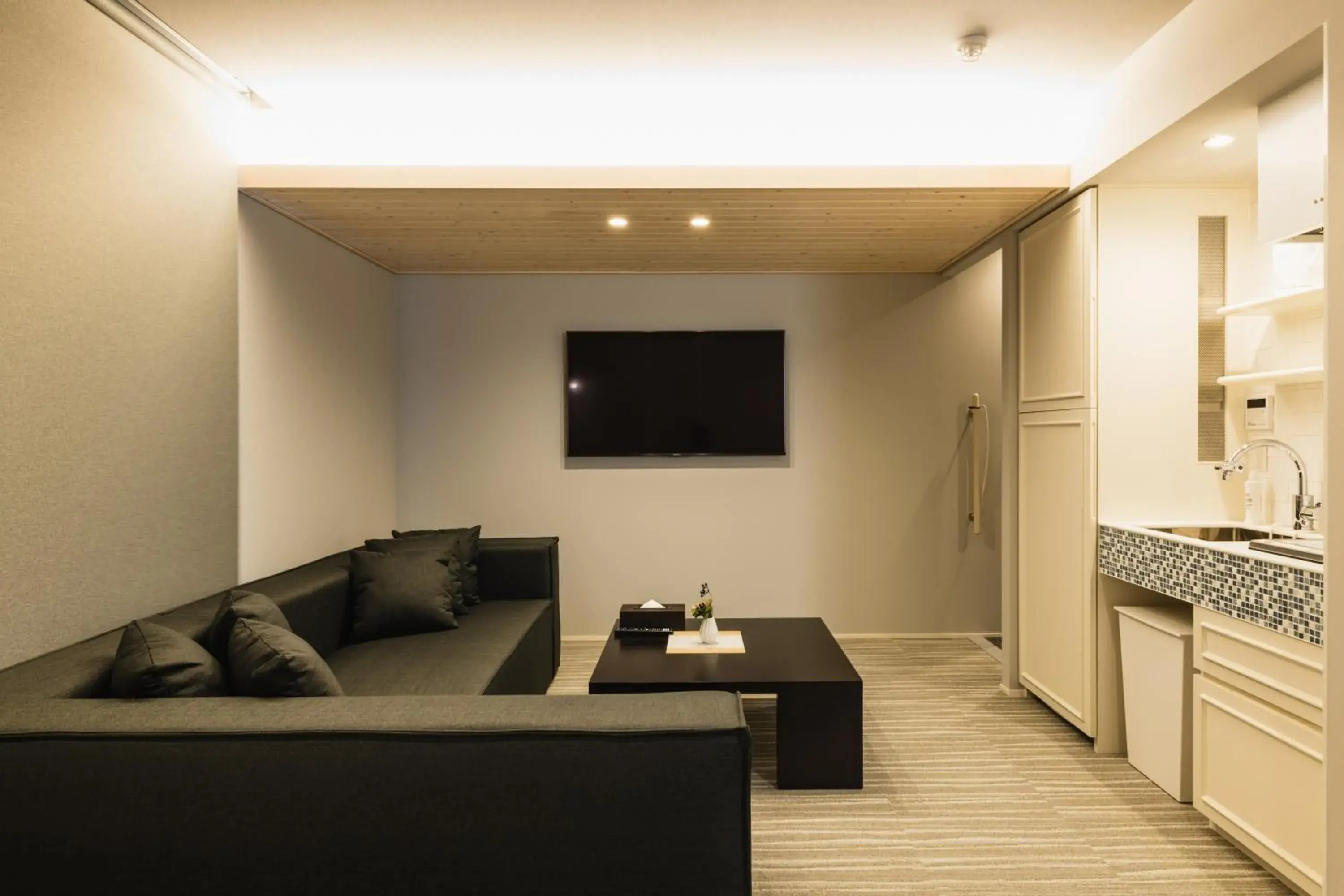 Photo of the whole room in GRAND BASE Yakuin Odori Photo of the whole room in GRAND BASE Yakuin Odori