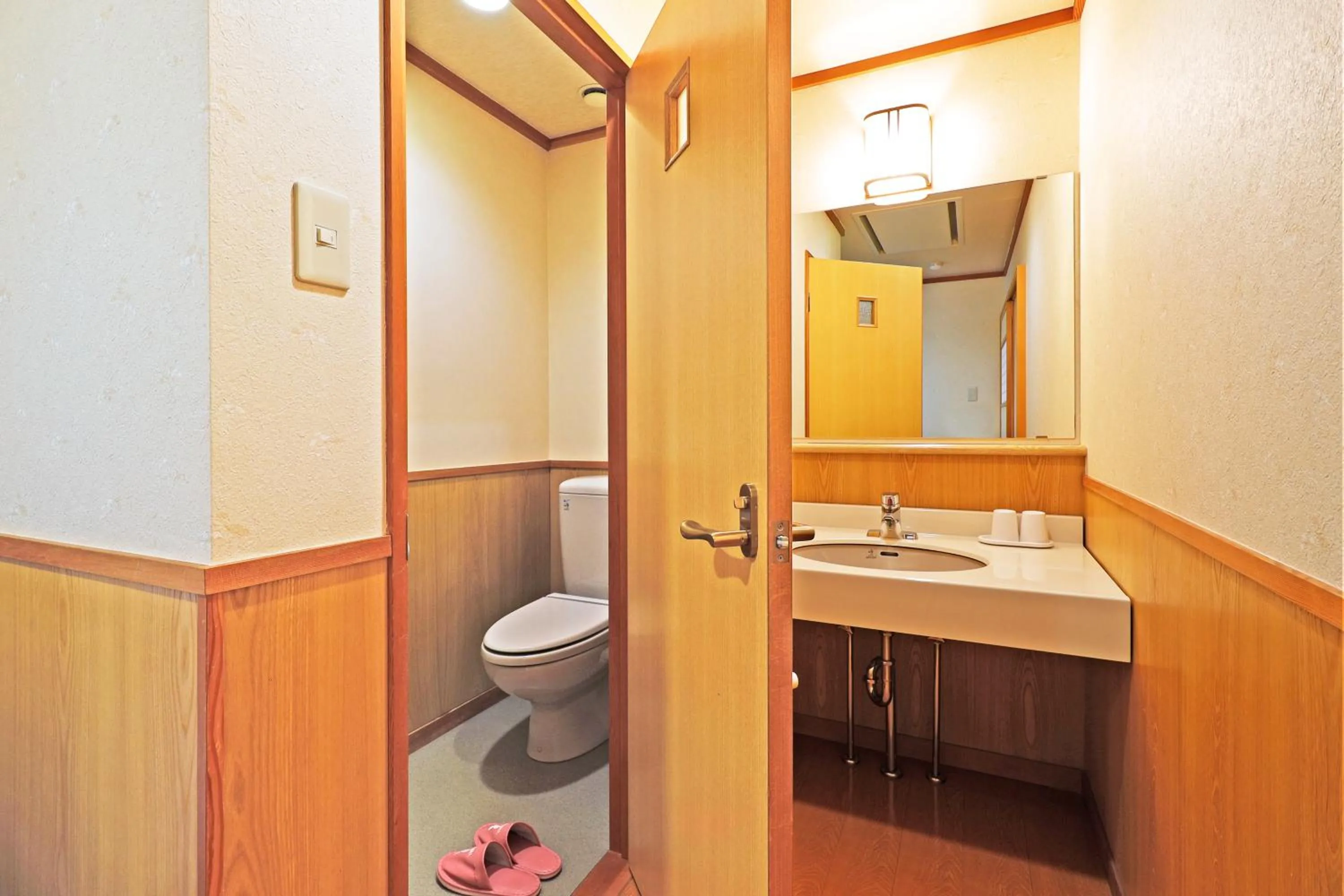 Toilet in Suzuranso