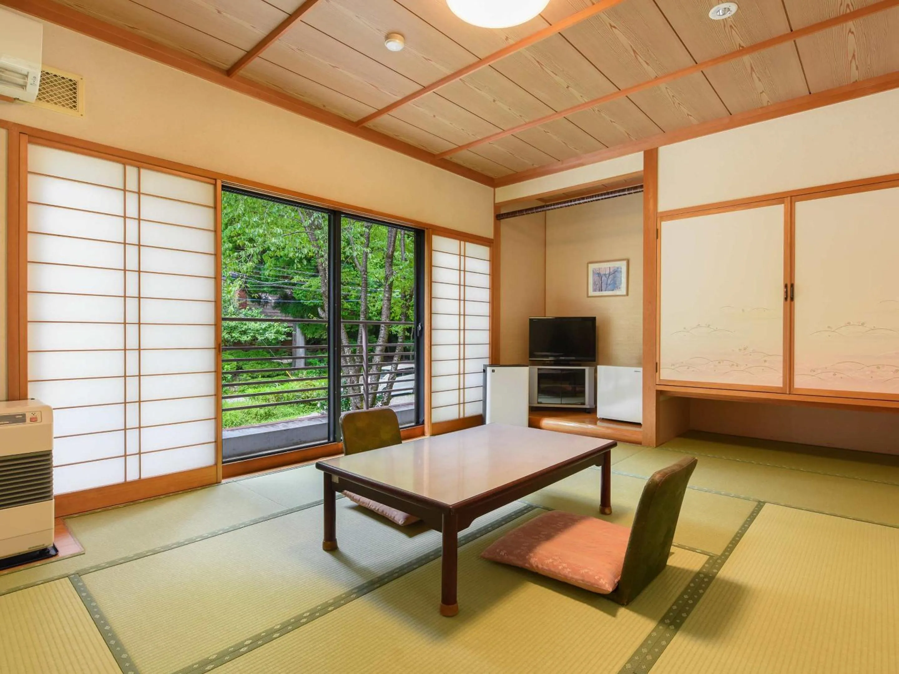 Photo of the whole room in Suzuranso