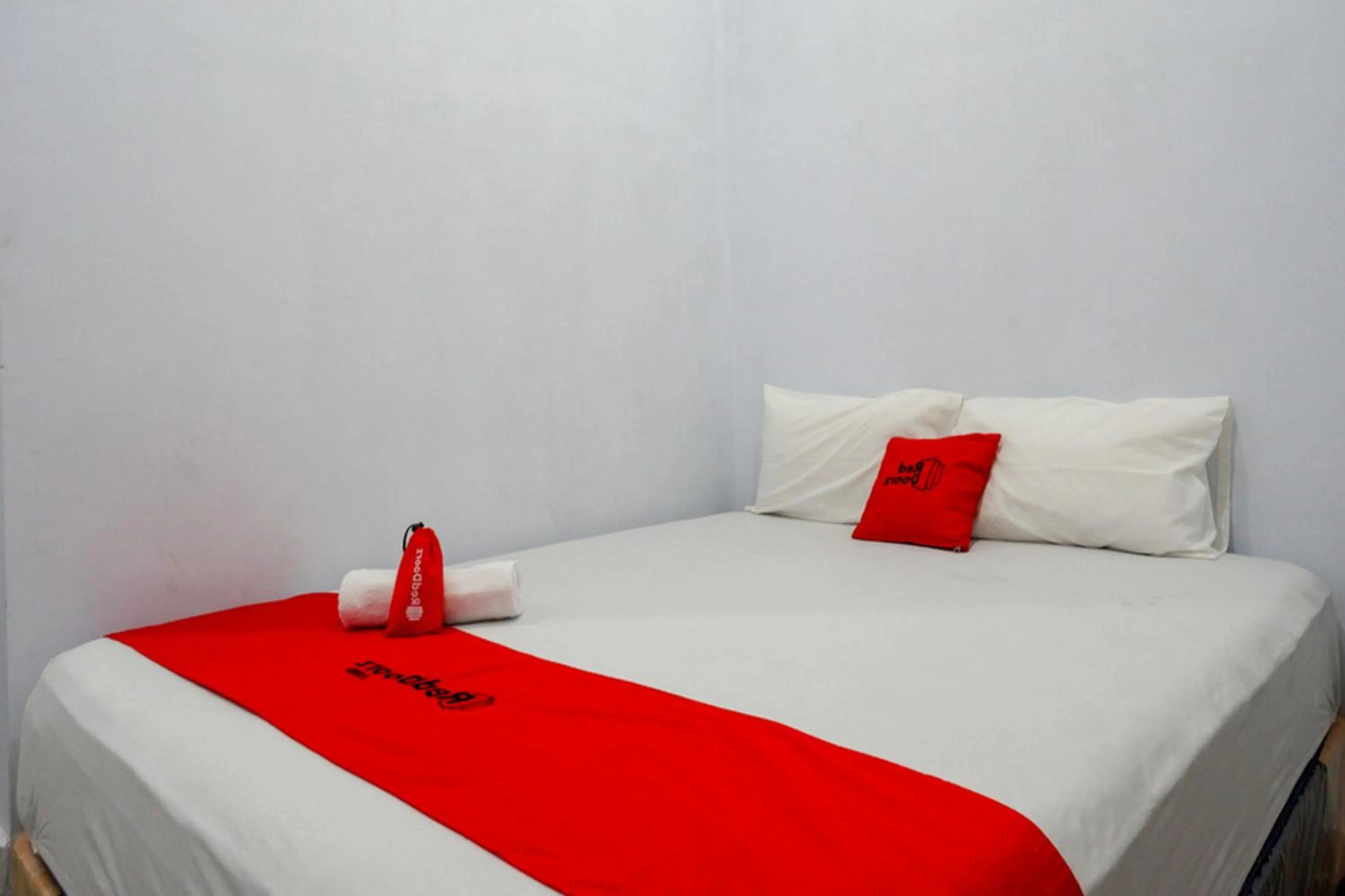 Bed in RedDoorz At Rantepao Toraja Utara