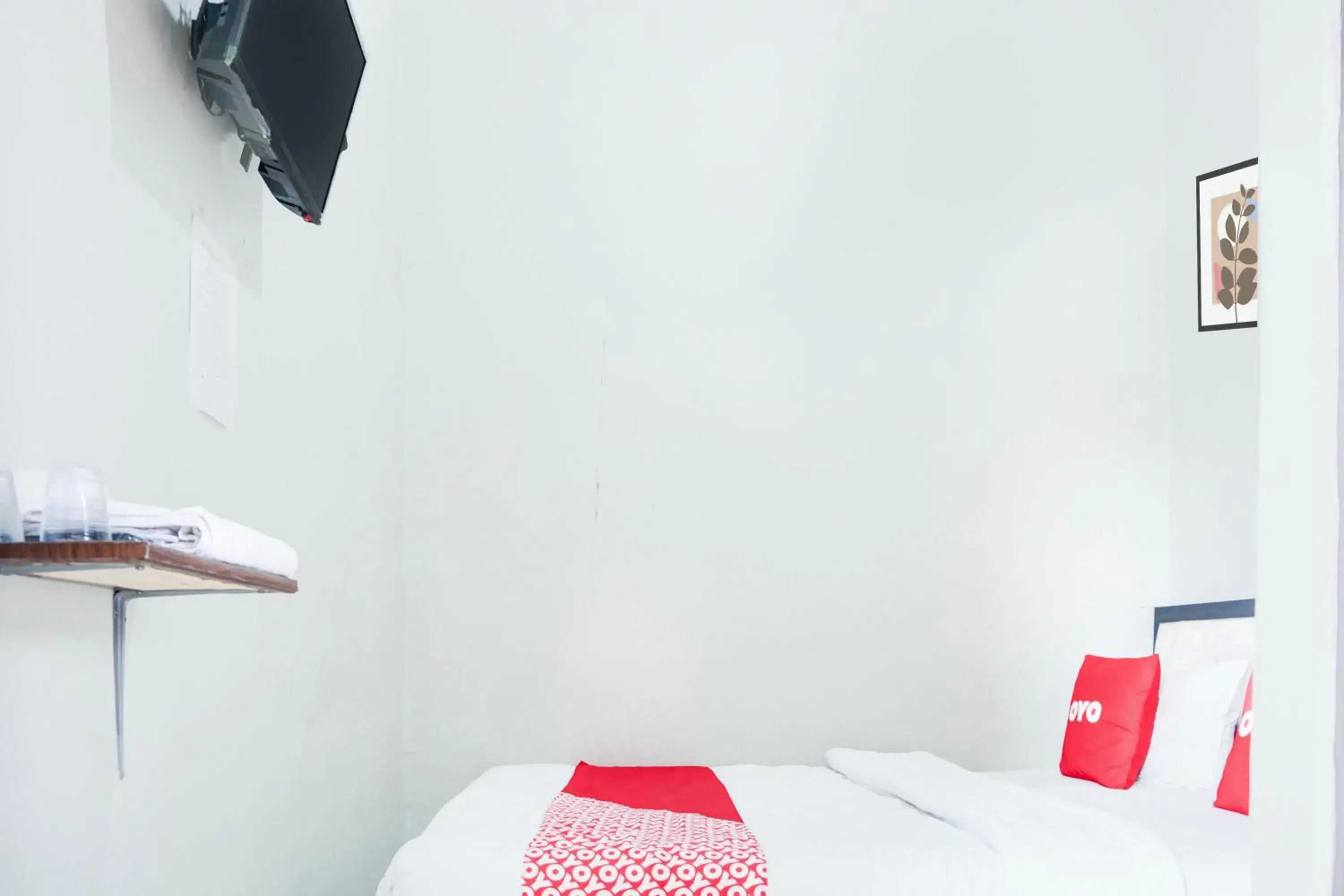 Bedroom in Hotel O Sukarame Near Universitas Islam Negeri Raden Intan Lampun Formerly Hotel Wisma Tri Handayani Bedroom in Hotel O Sukarame Near Universitas Islam Negeri Raden Intan Lampun Formerly Hotel Wisma Tri Handayani