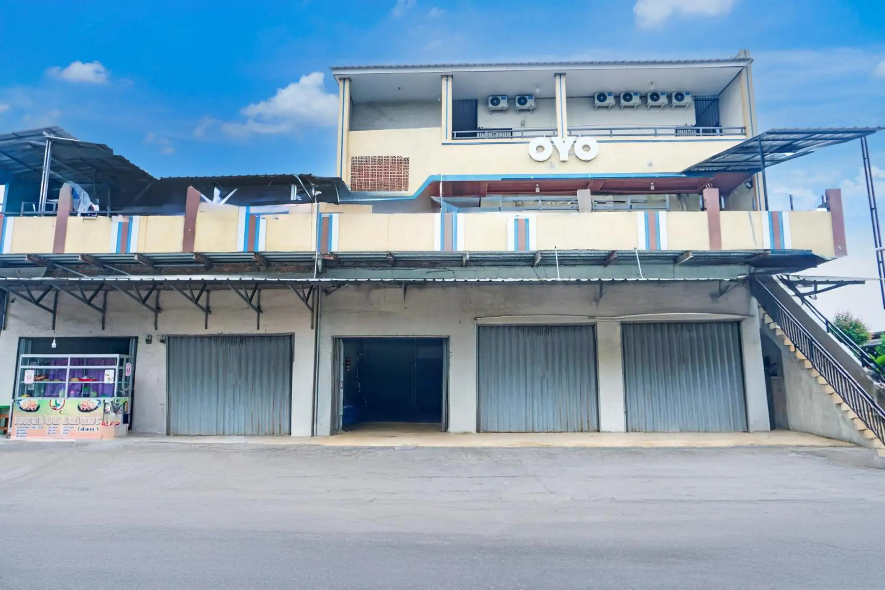 Facade/entrance in Hotel O Sukarame Near Universitas Islam Negeri Raden Intan Lampun Formerly Hotel Wisma Tri Handayani Facade/entrance in Hotel O Sukarame Near Universitas Islam Negeri Raden Intan Lampun Formerly Hotel Wisma Tri Handayani
