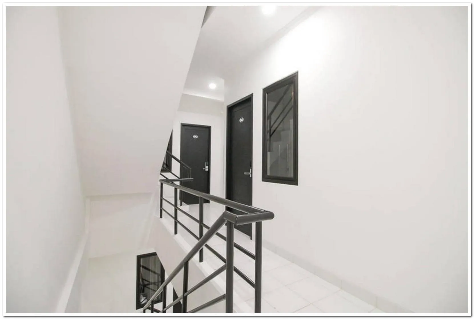 RedDoorz @ Ruko ITC Roxy Mas