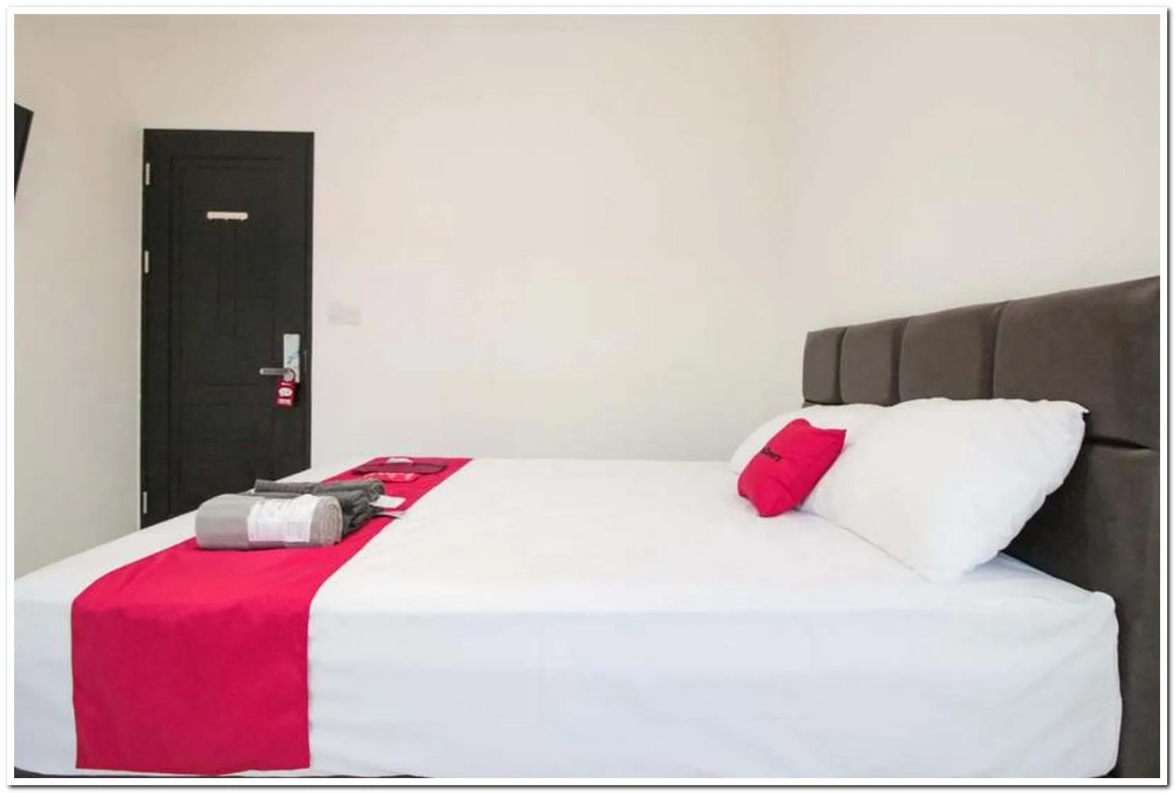 Bed in RedDoorz @ Ruko ITC Roxy Mas