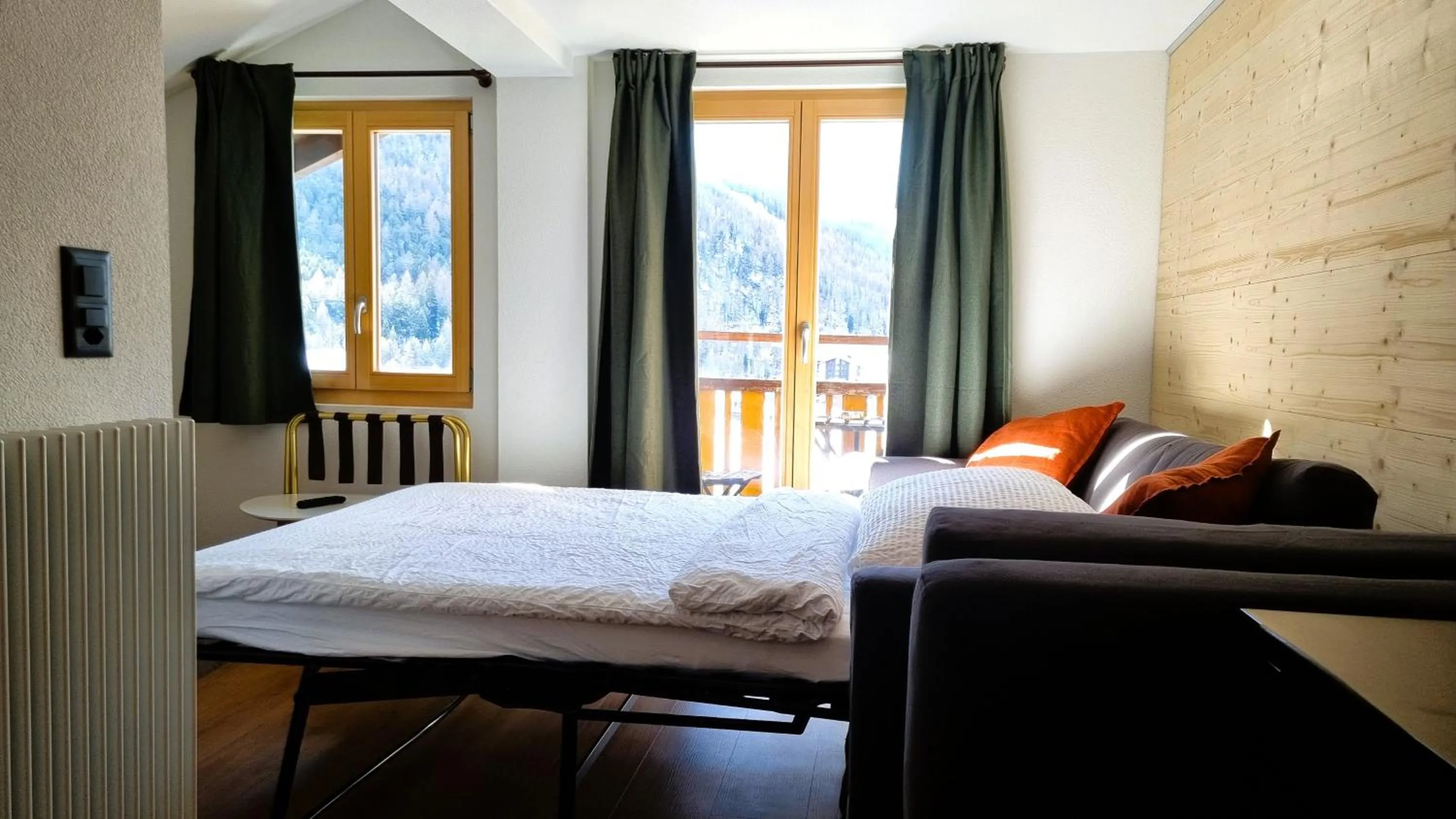 Bed in Hotel Les Amis