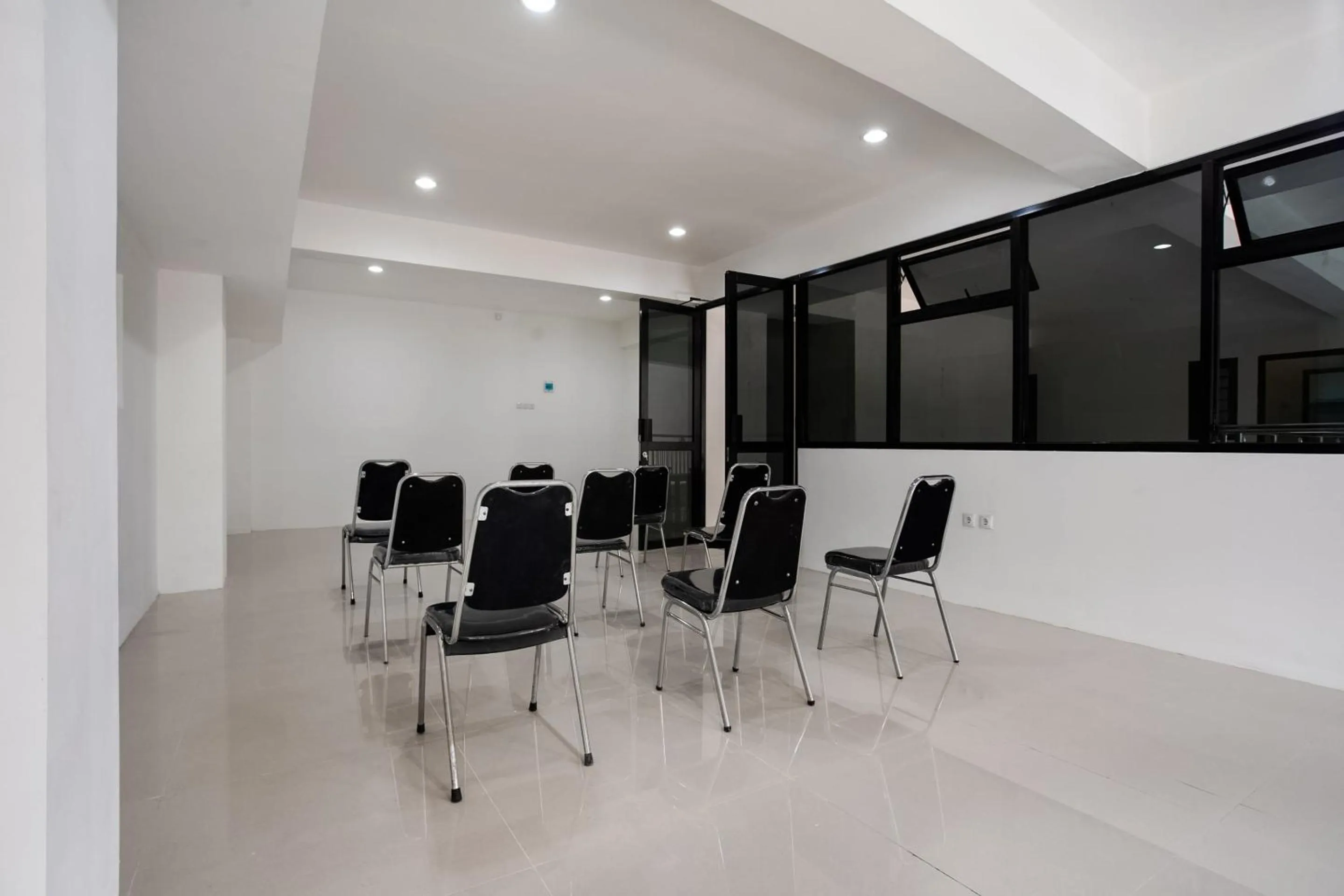 Lobby or reception in Capital O 3463 Cimahi Guest House