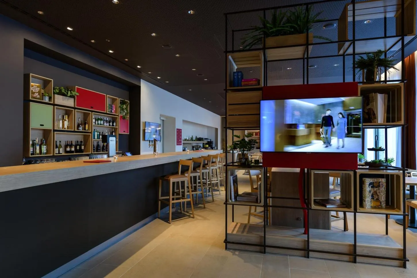 Lobby or reception in IntercityHotel Herford