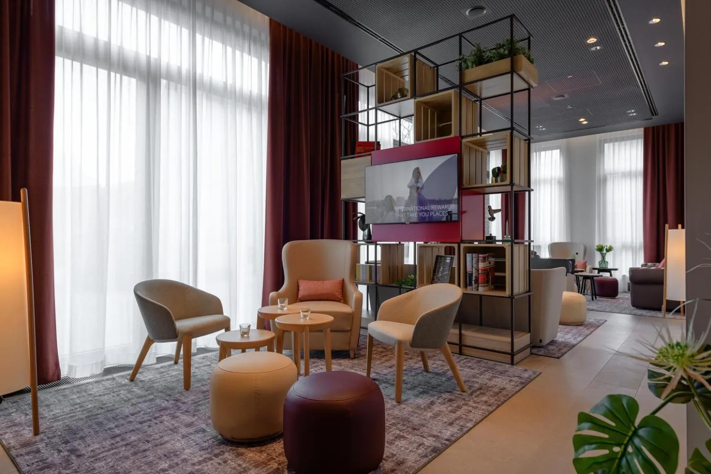 Lobby or reception in IntercityHotel Herford