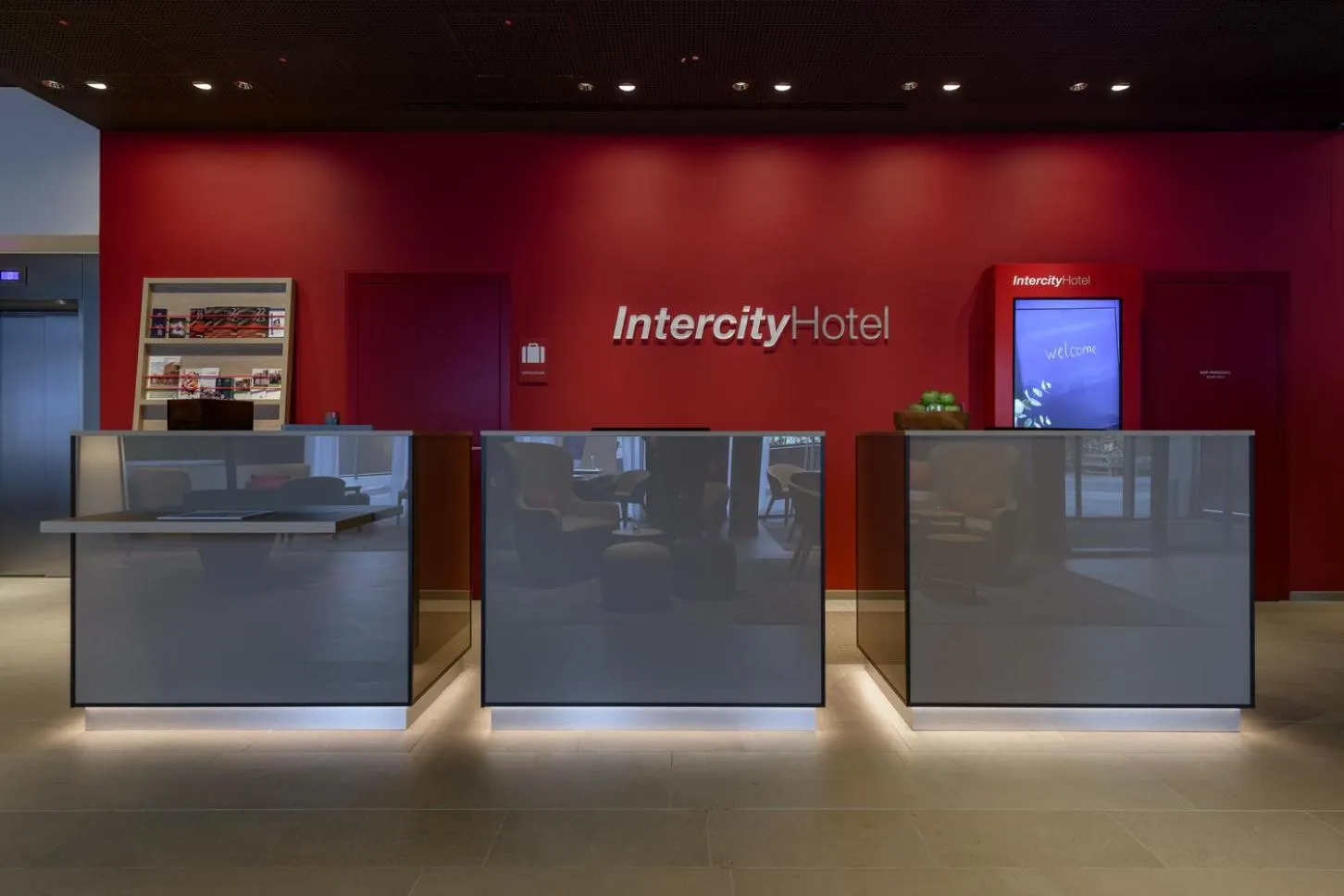 Lobby or reception in IntercityHotel Herford