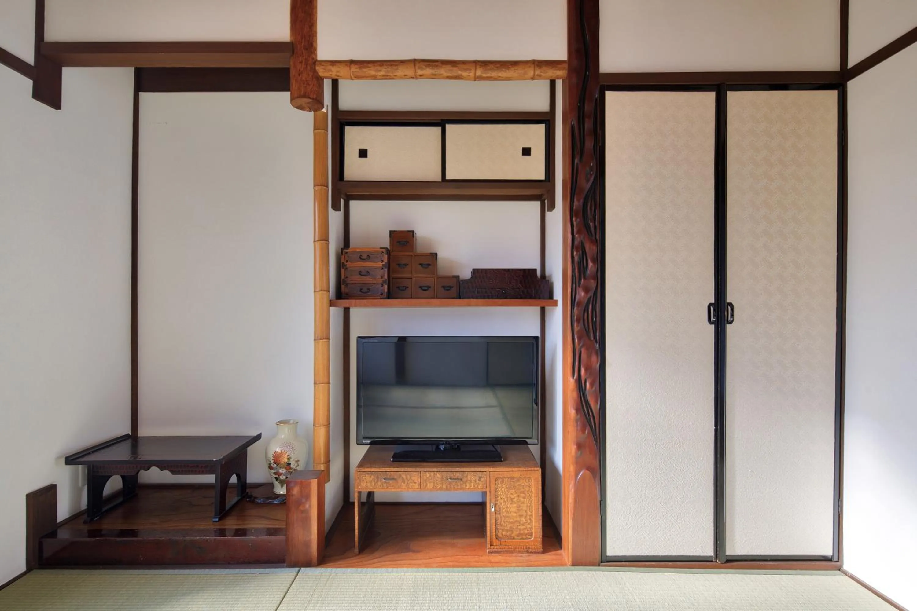 TV and multimedia in Tsumugi Shichijo-Kagiyacho