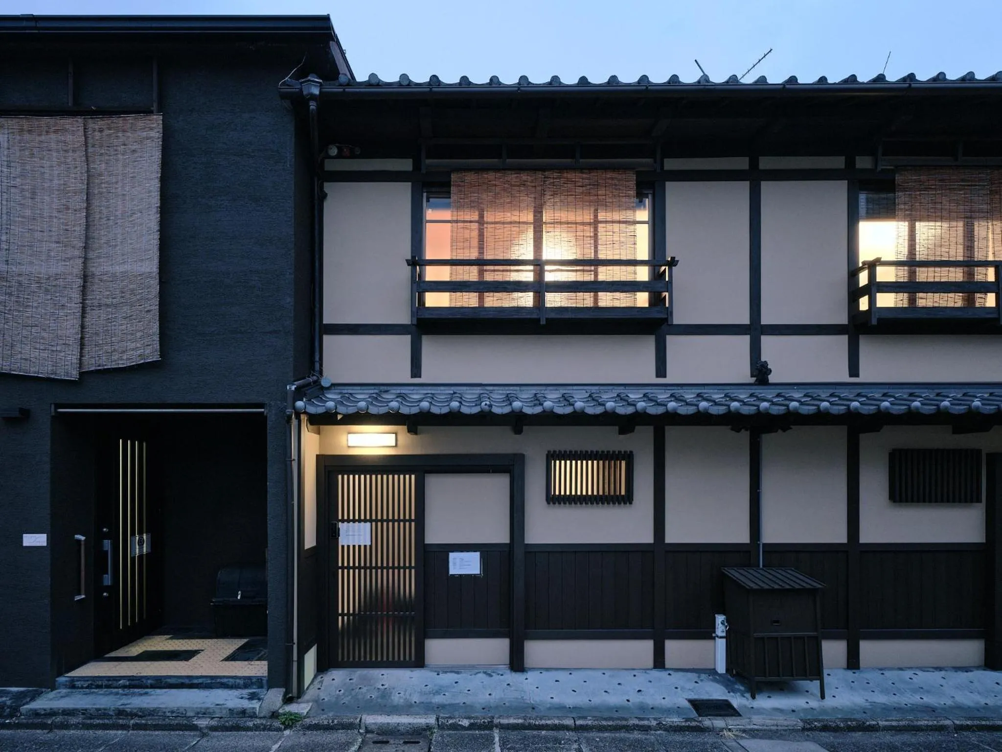 Property building in Tsumugi Shichijo-Kagiyacho