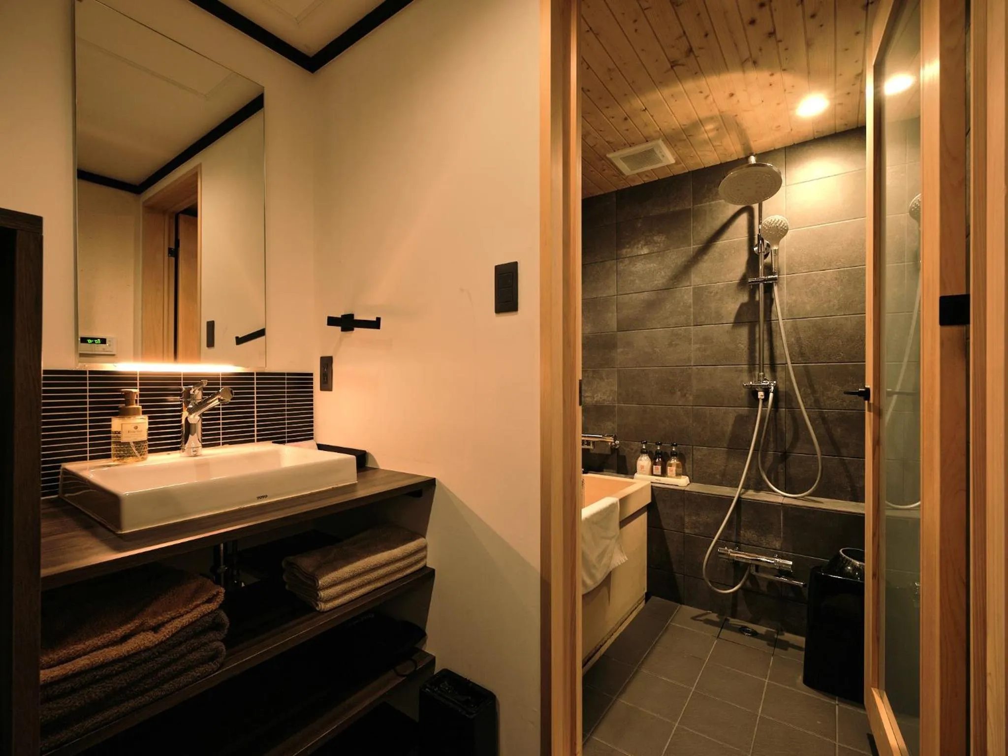 Shower in Tsumugi Shichijo-Kagiyacho