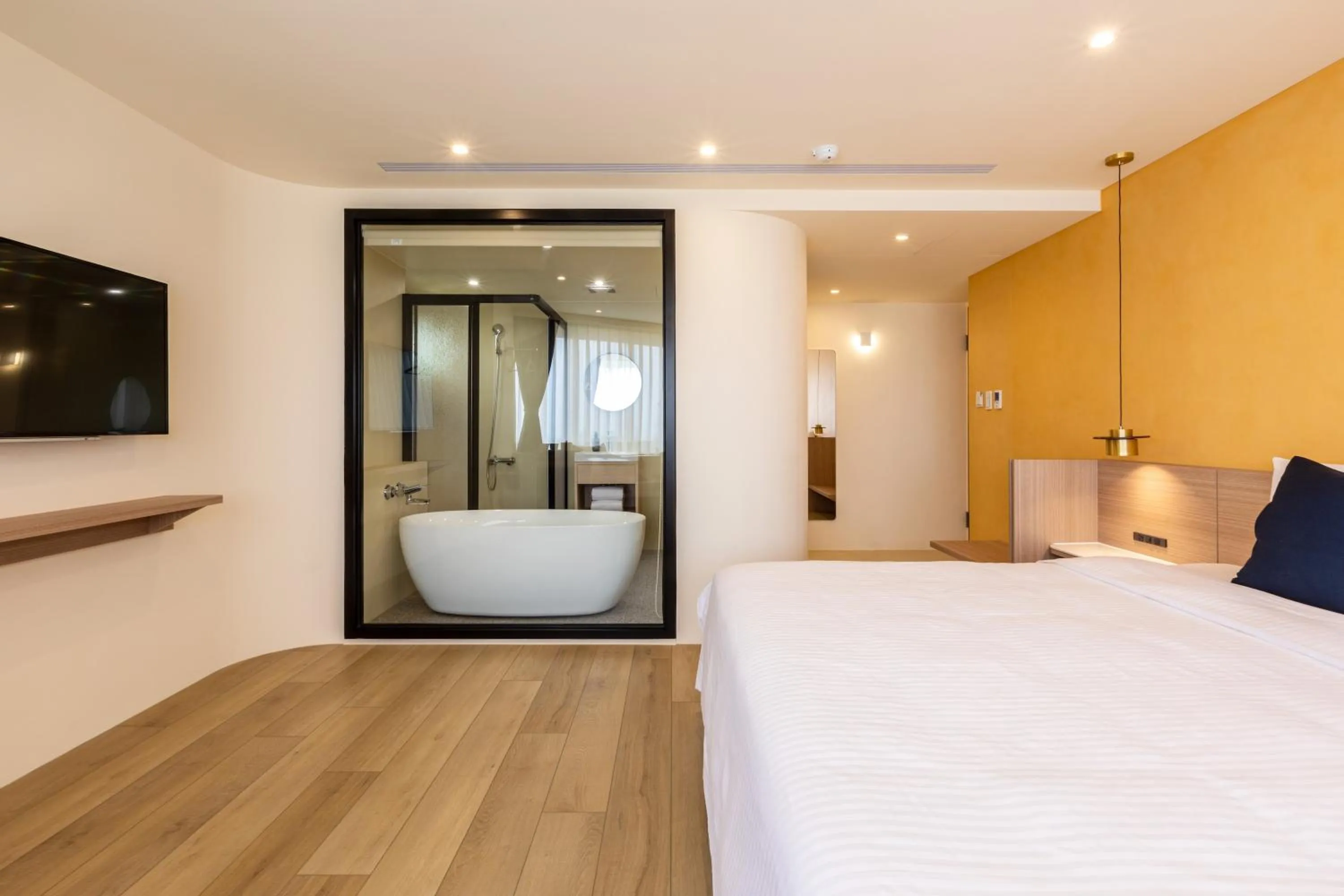 Bathroom, Bed in Hotel Ever Spring - Penghu