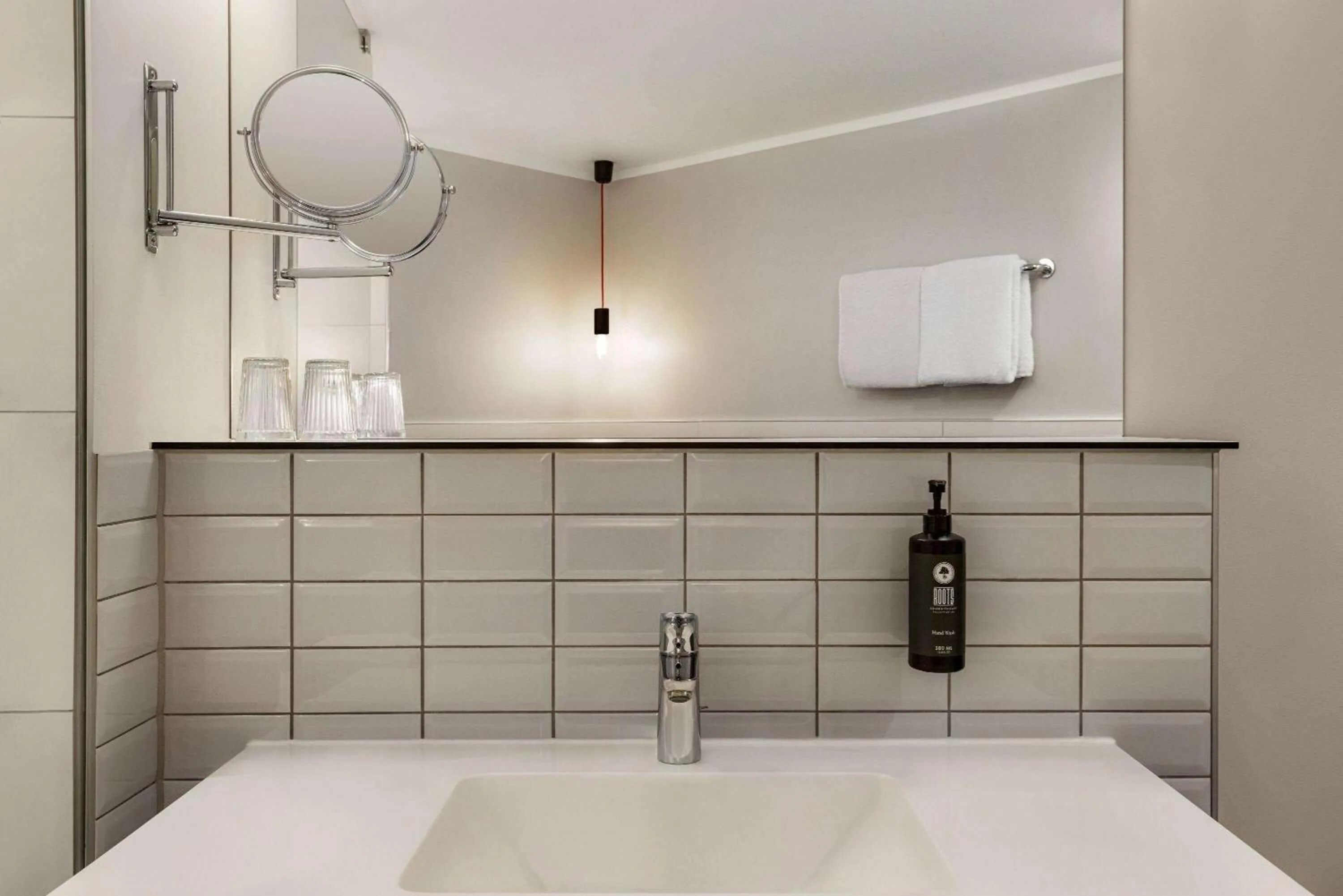 TV and multimedia in Vienna House Easy by Wyndham Leipzig