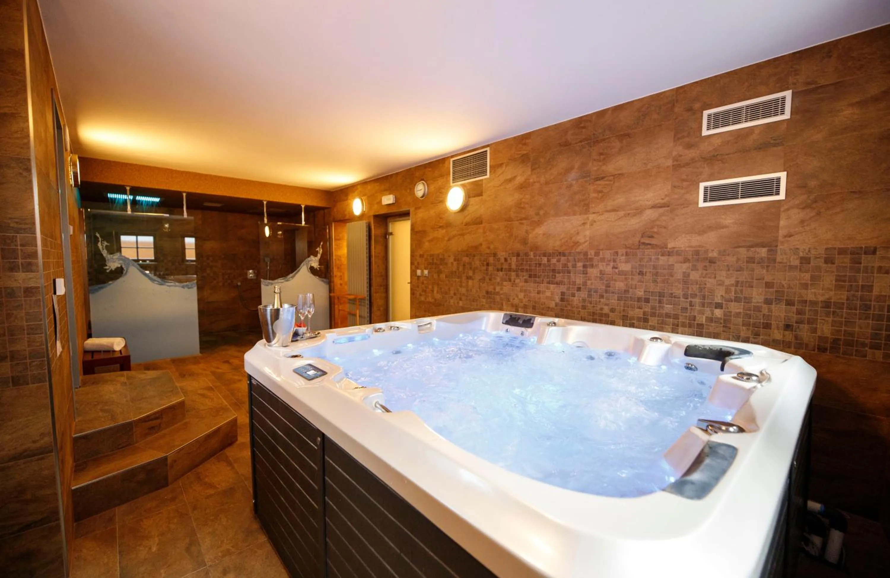 Hot Tub in Hotel Modrásek