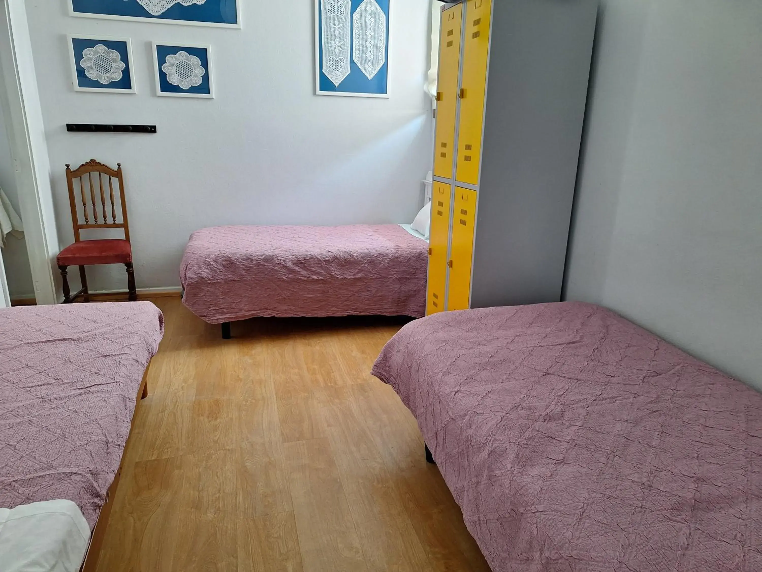 Single Bed in Female Dormitory Room in Villa Margarida Single Bed in Female Dormitory Room in Villa Margarida