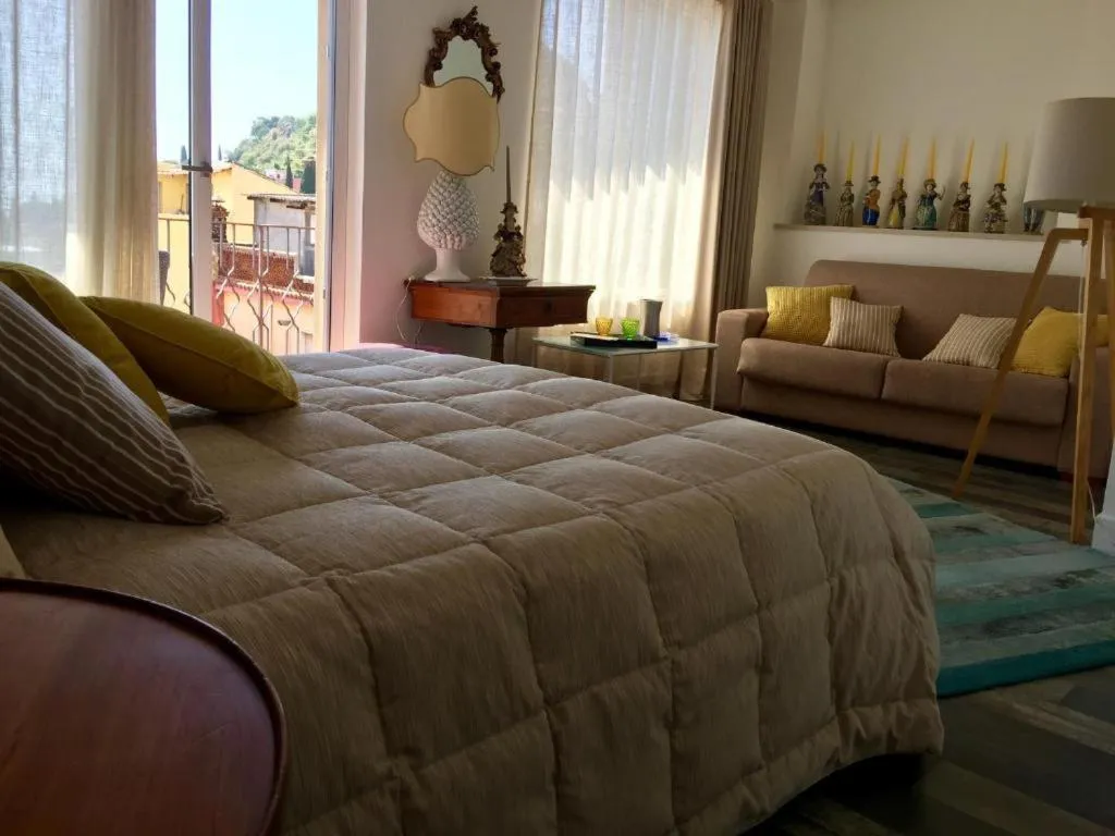 Bed in Casa Aricò & Shatulle Suites