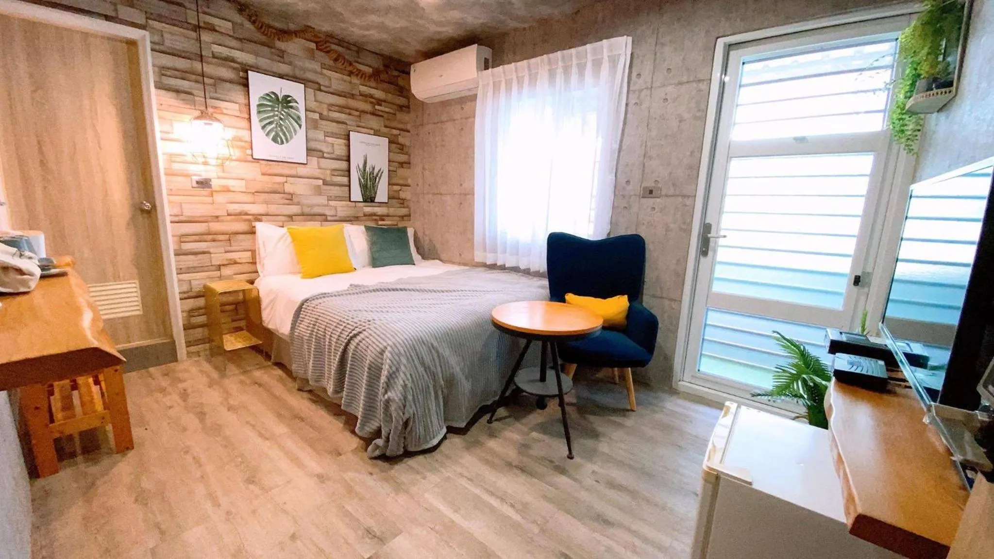 Bedroom, Bed in Funky Song