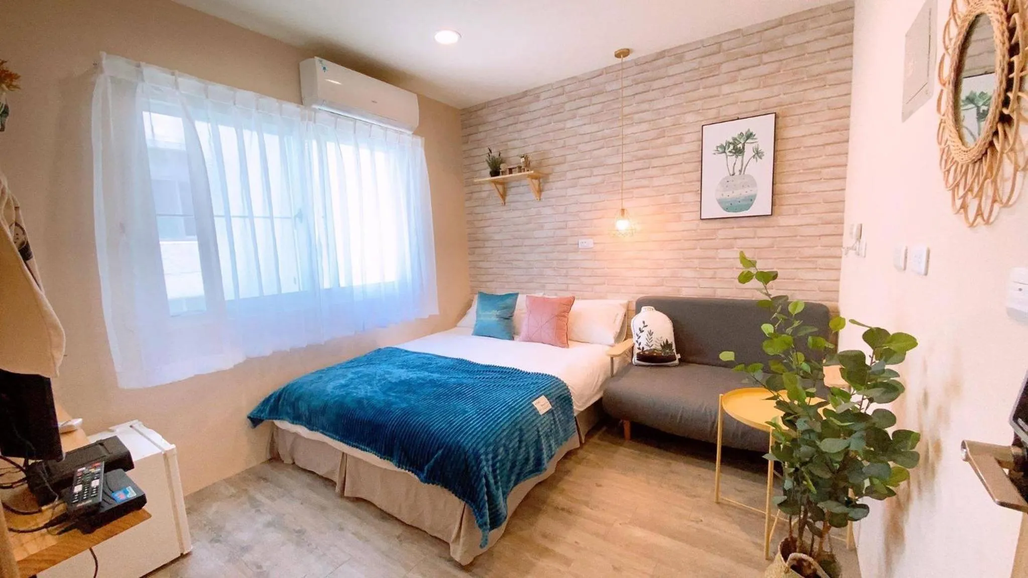 Bedroom, Bed in Funky Song