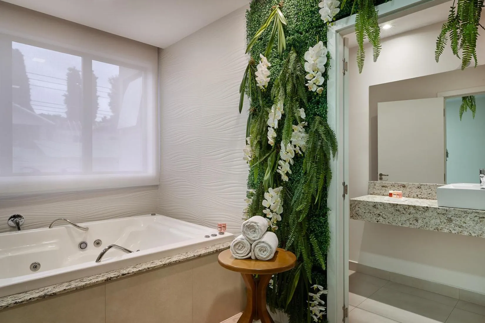 Hot Tub in Lefel Hotel