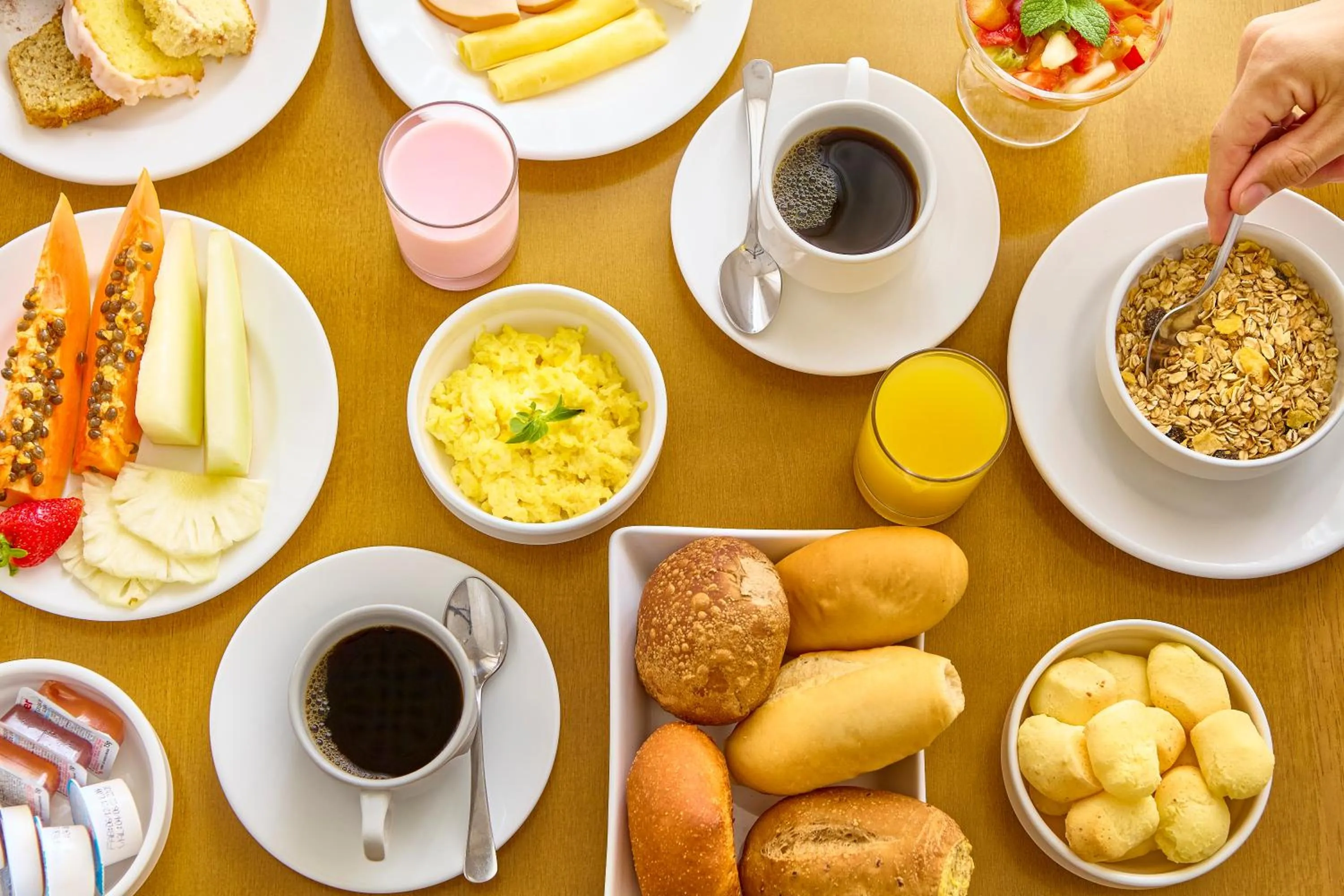 Food and drinks in Lefel Hotel