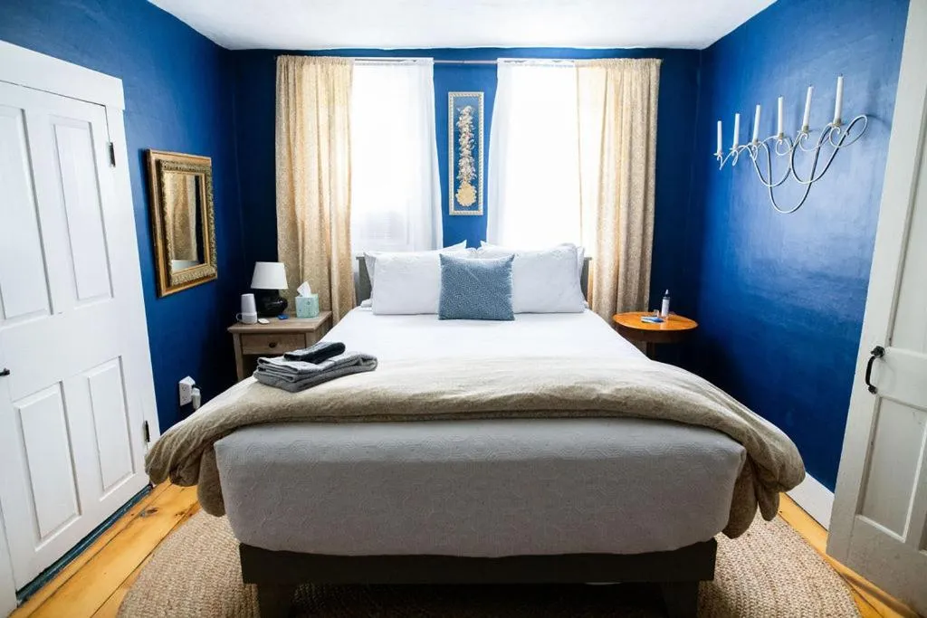 Bedroom, Bed in Craftsbury Farmhouse