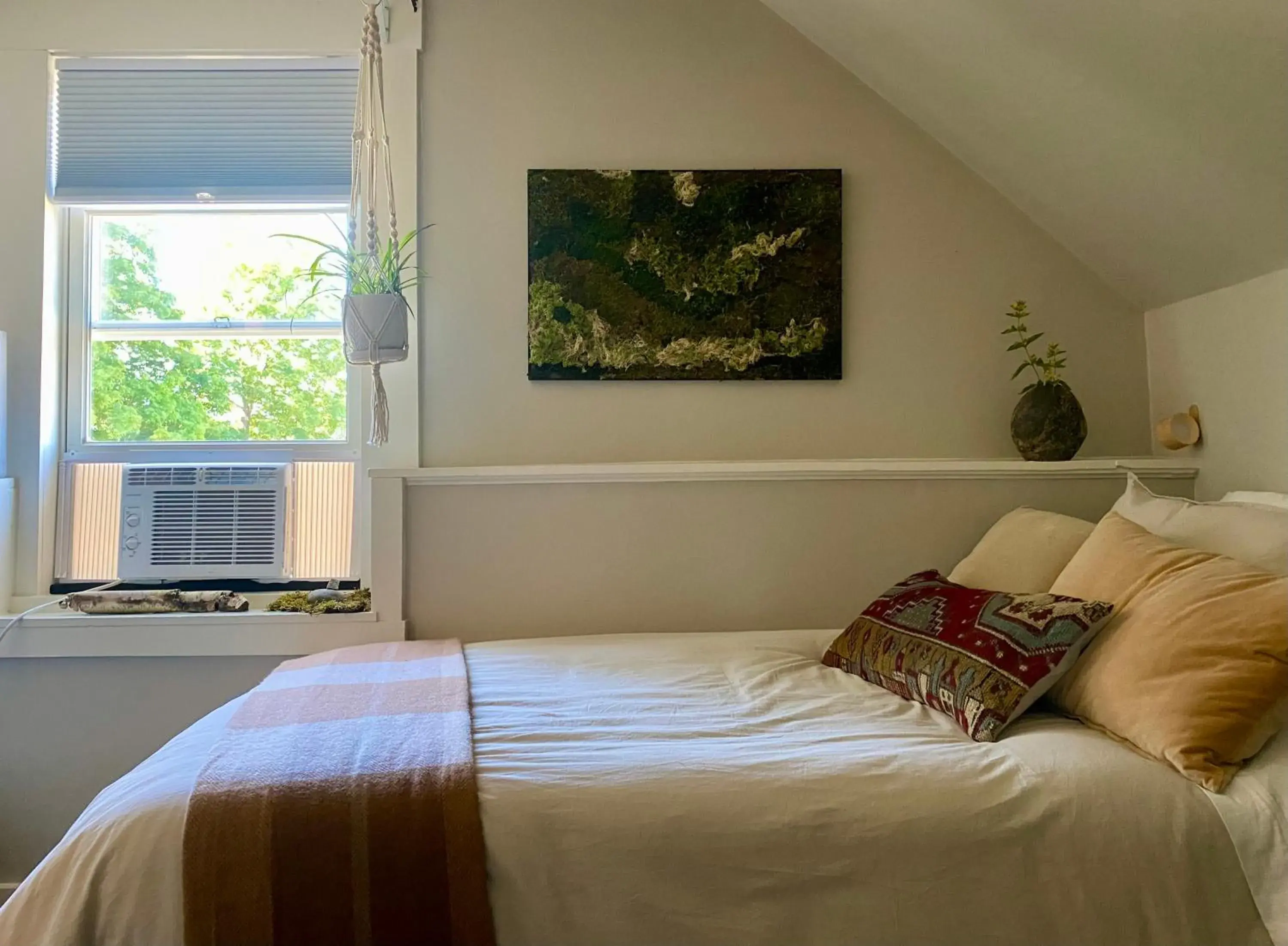 Twin Room with Shared Bathroom in Craftsbury Farmhouse Twin Room with Shared Bathroom in Craftsbury Farmhouse