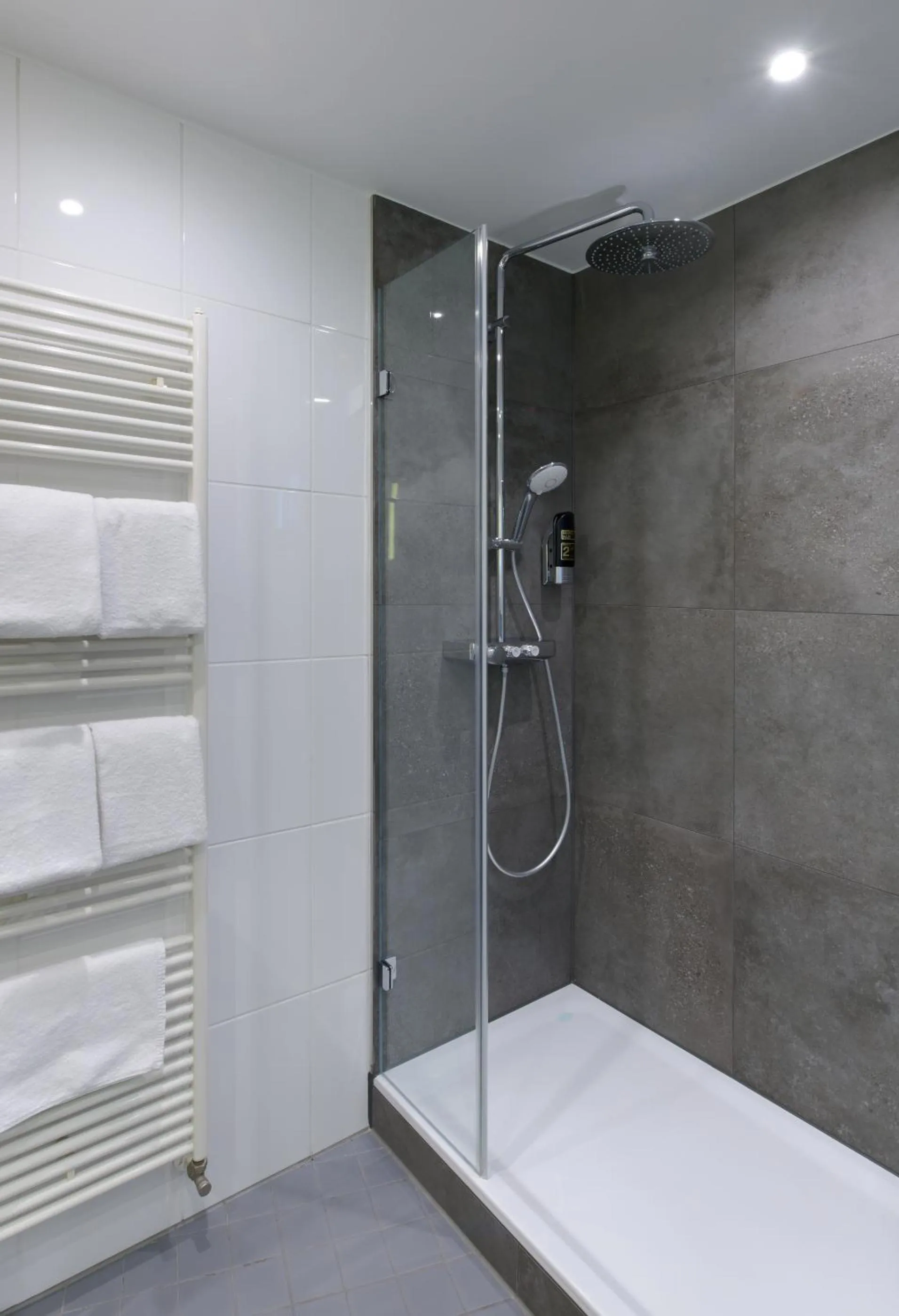 Bathroom in Hotel am Kloster