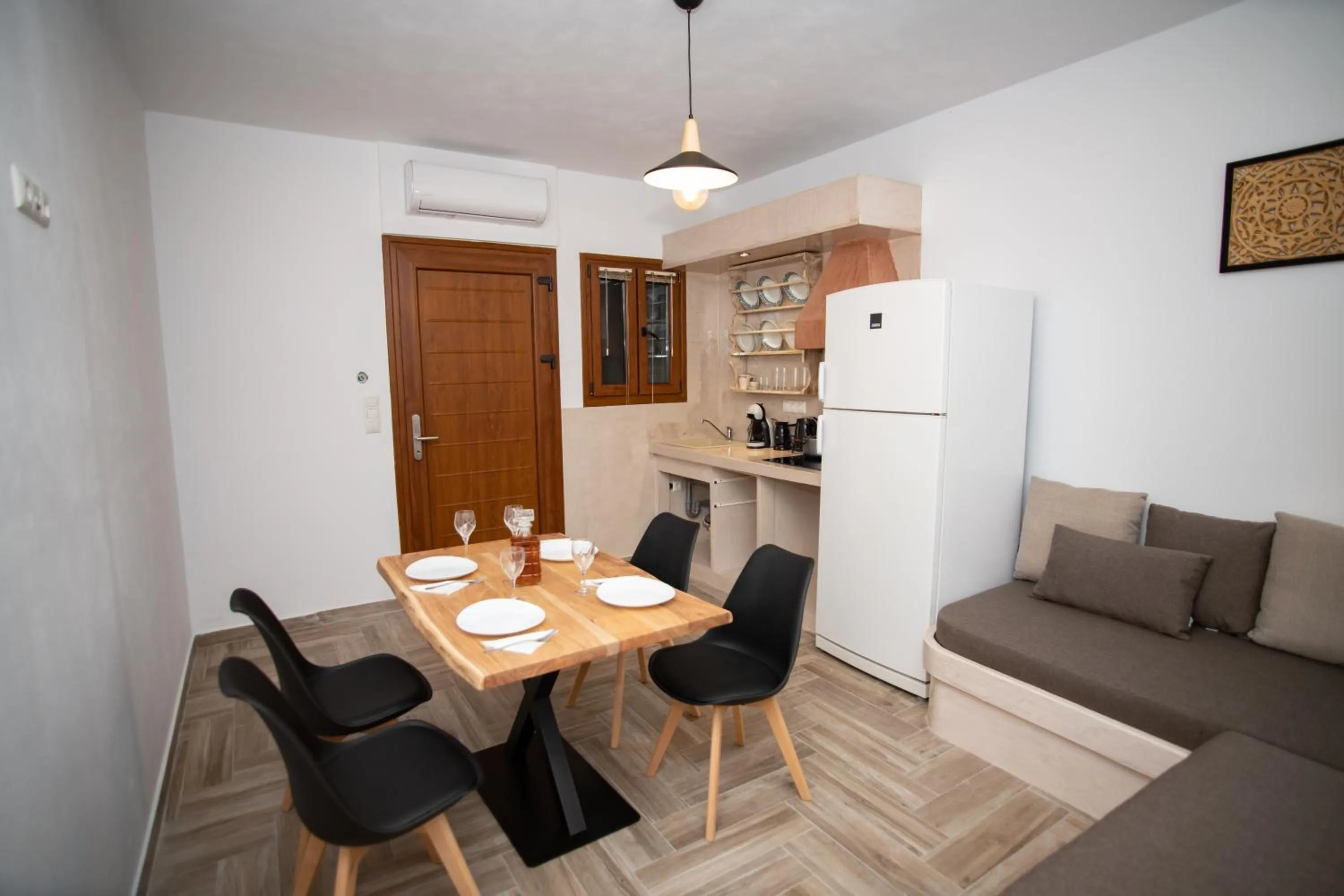 Dining area in Alta Vista Naxos